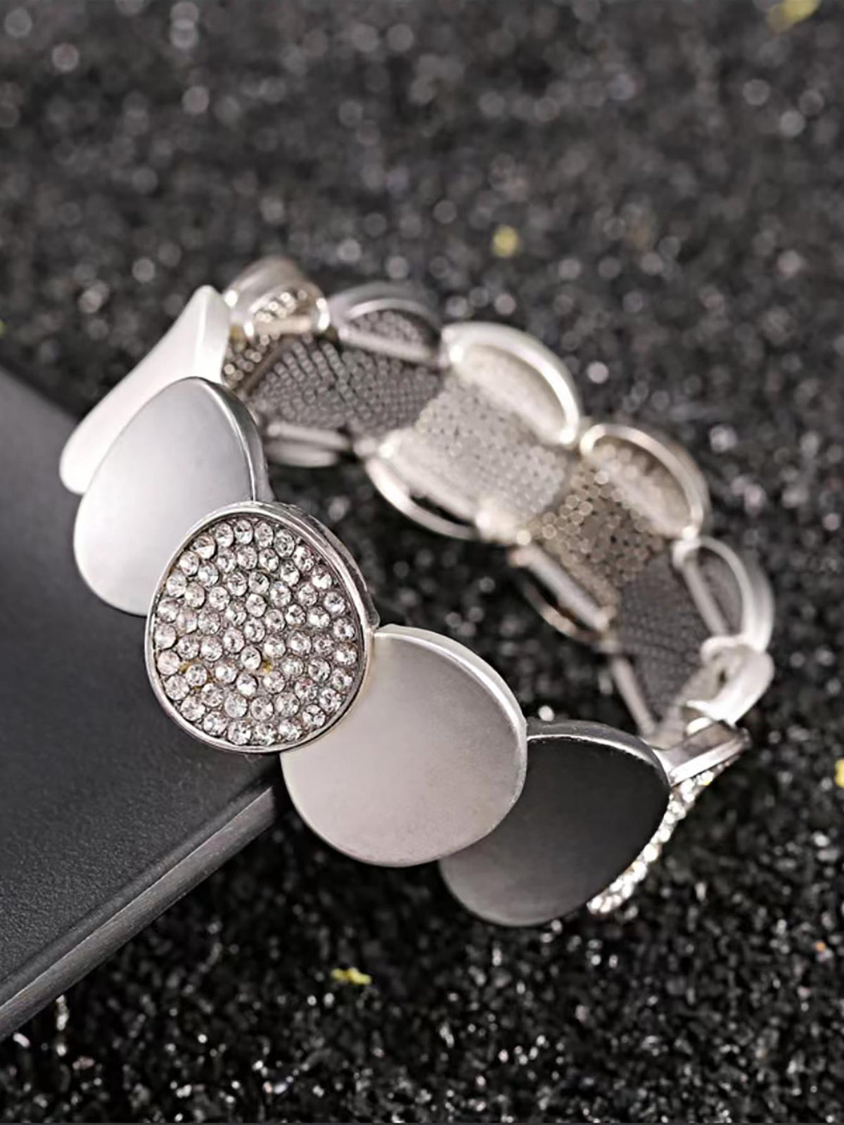 Women's Fashionable Rhinestone Round Decor Bangle