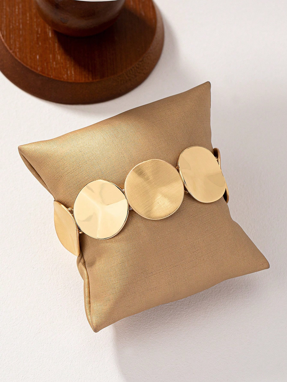 Women's Fashionable Gold-Toned Elastic Bracelet