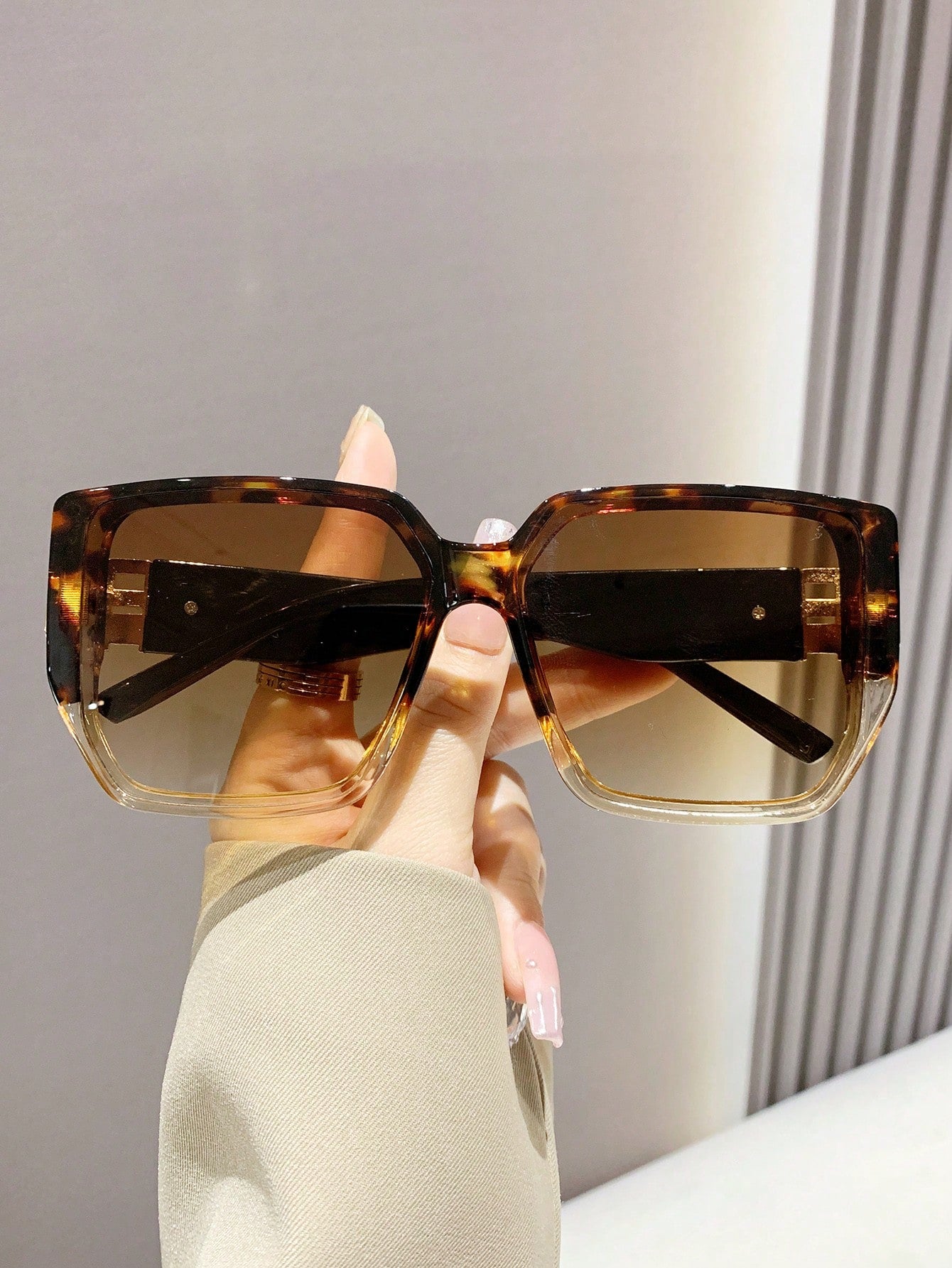 Women's Vintage Square Plastic Frame UV-Proof Sunglasses