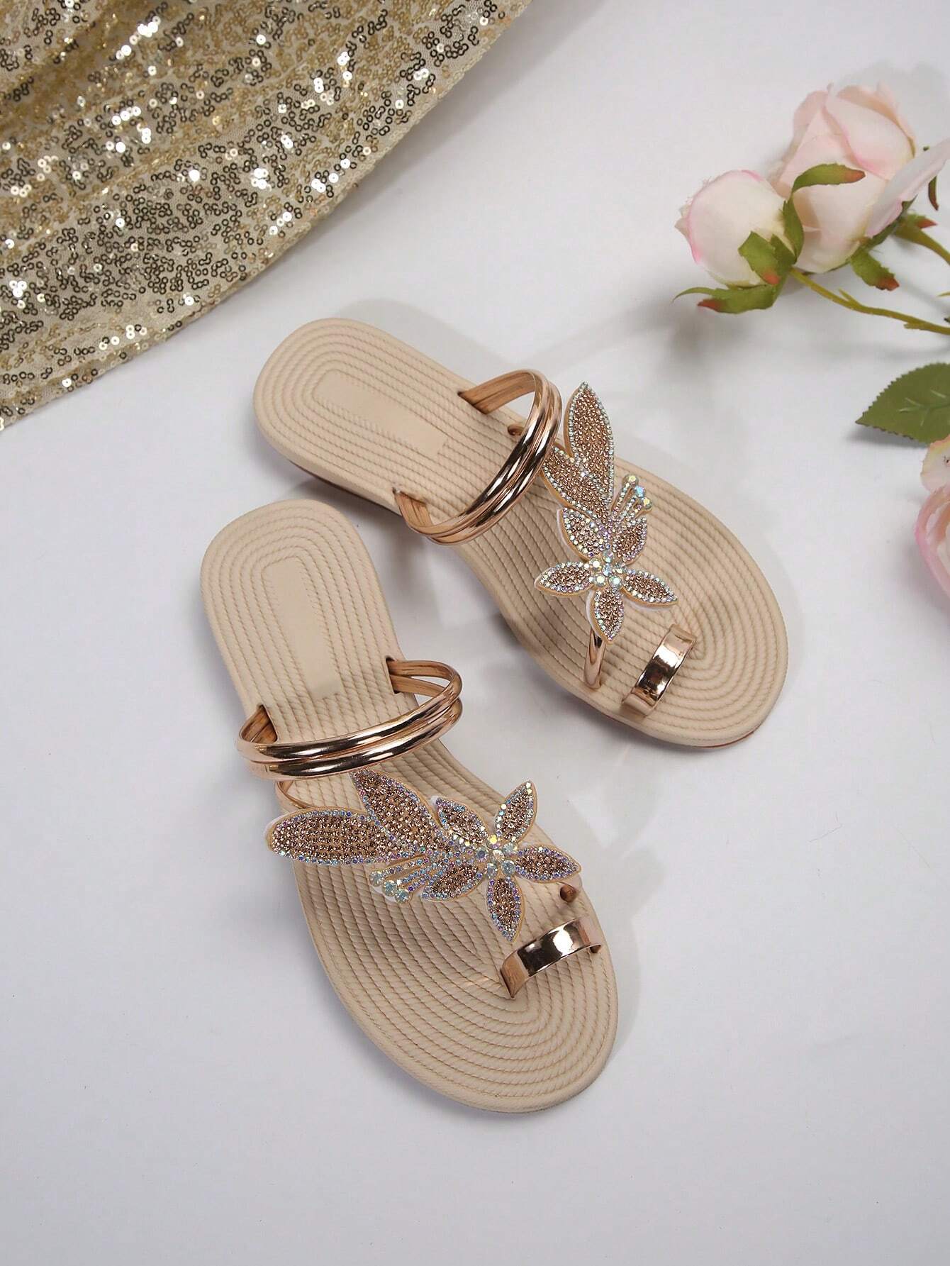 SHEIN Maple Leaf Heart Decor Women's Flat Toe-Ring Sandals