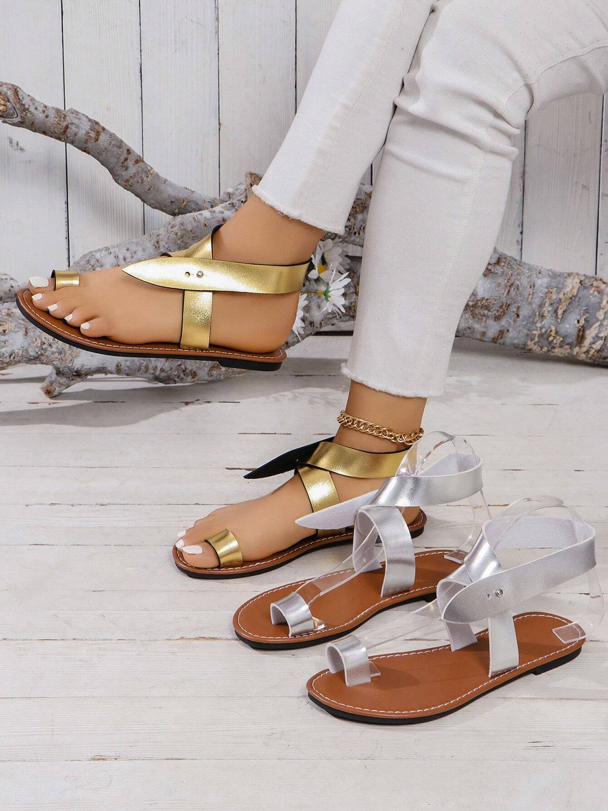 Women's Fashionable Rivet Buckle Strap Flat Sandals