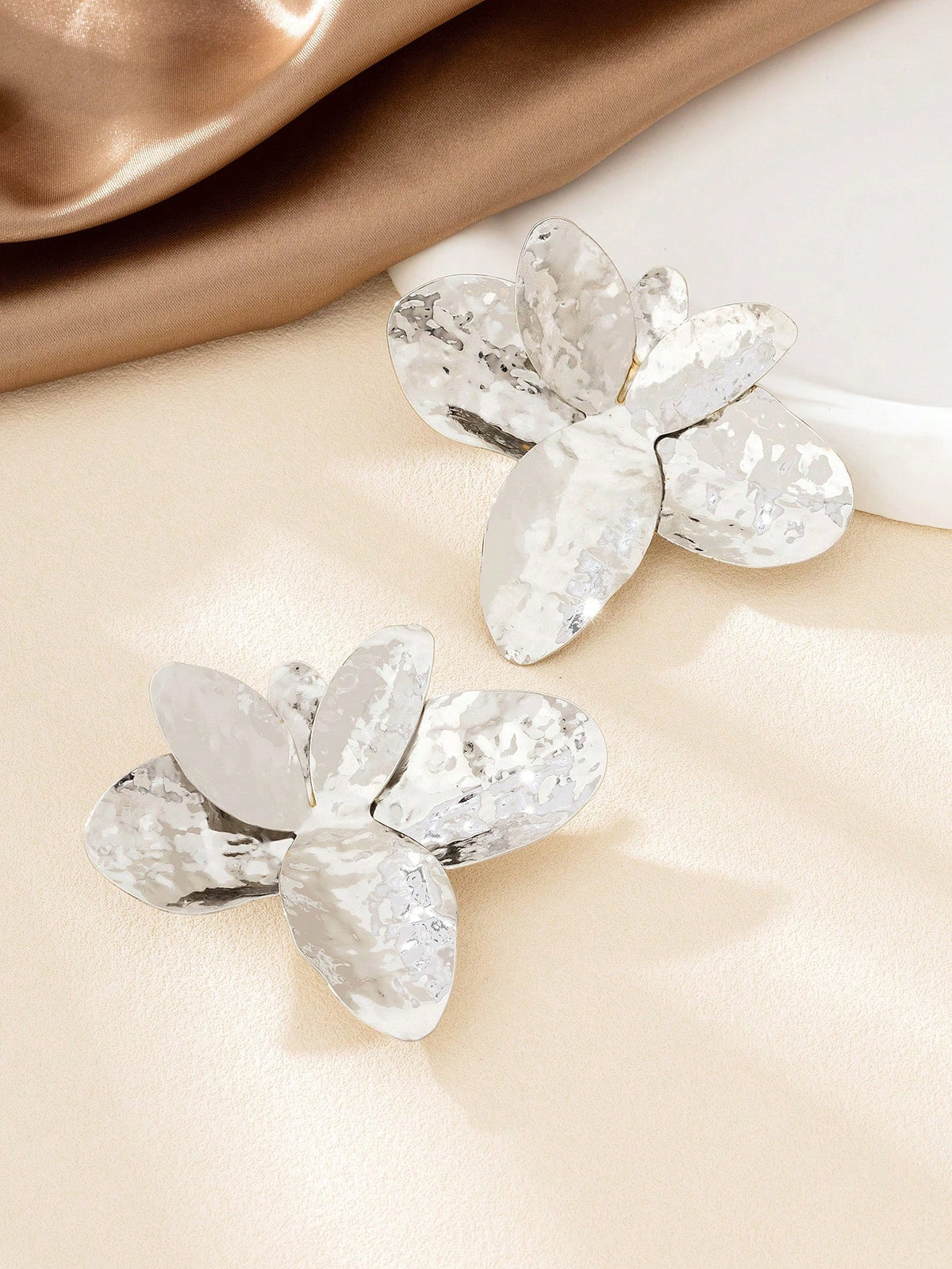 Women's Fashionable Metal Petal Oversized Stud Earrings