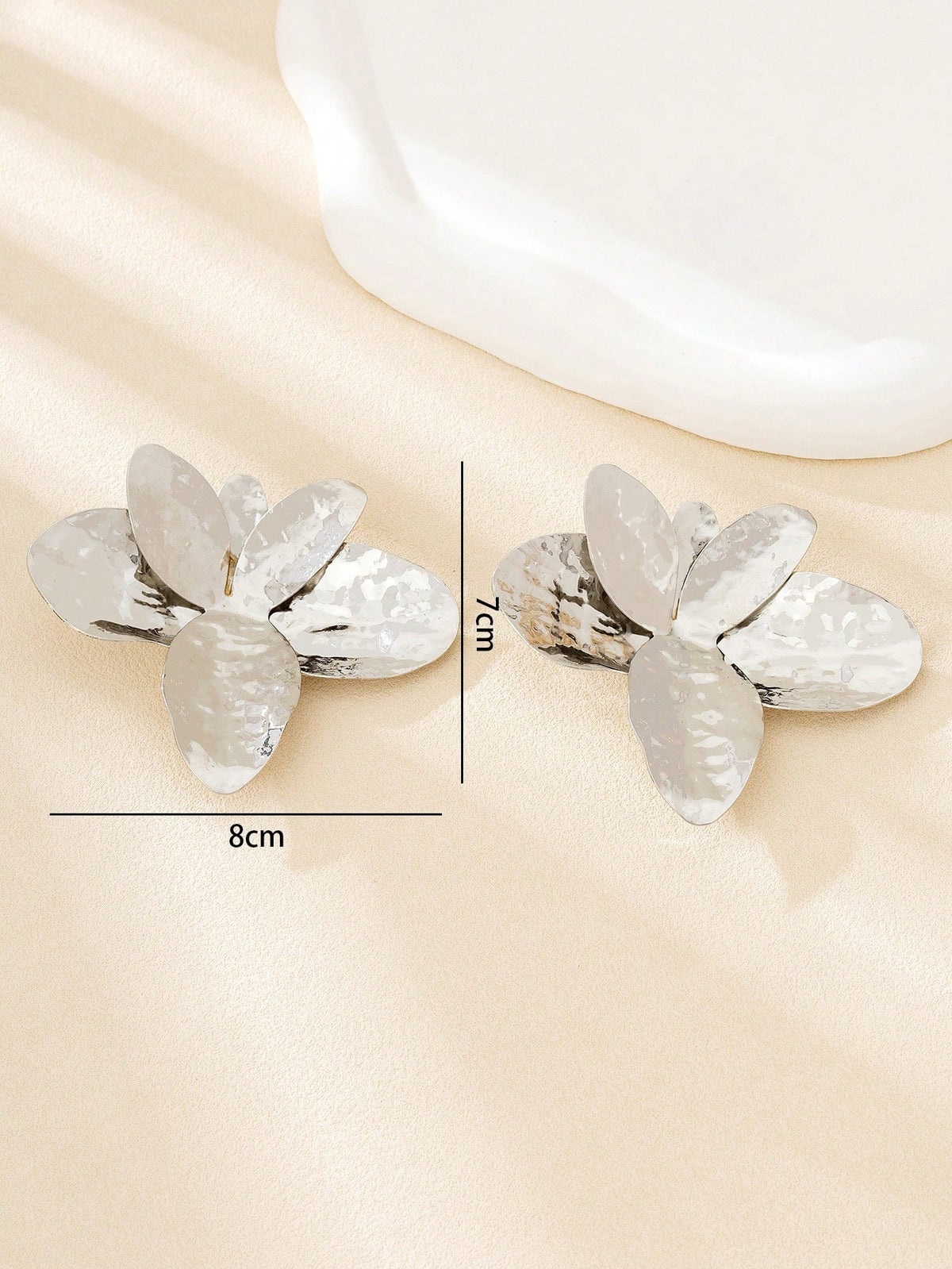Women's Fashionable Metal Petal Oversized Stud Earrings