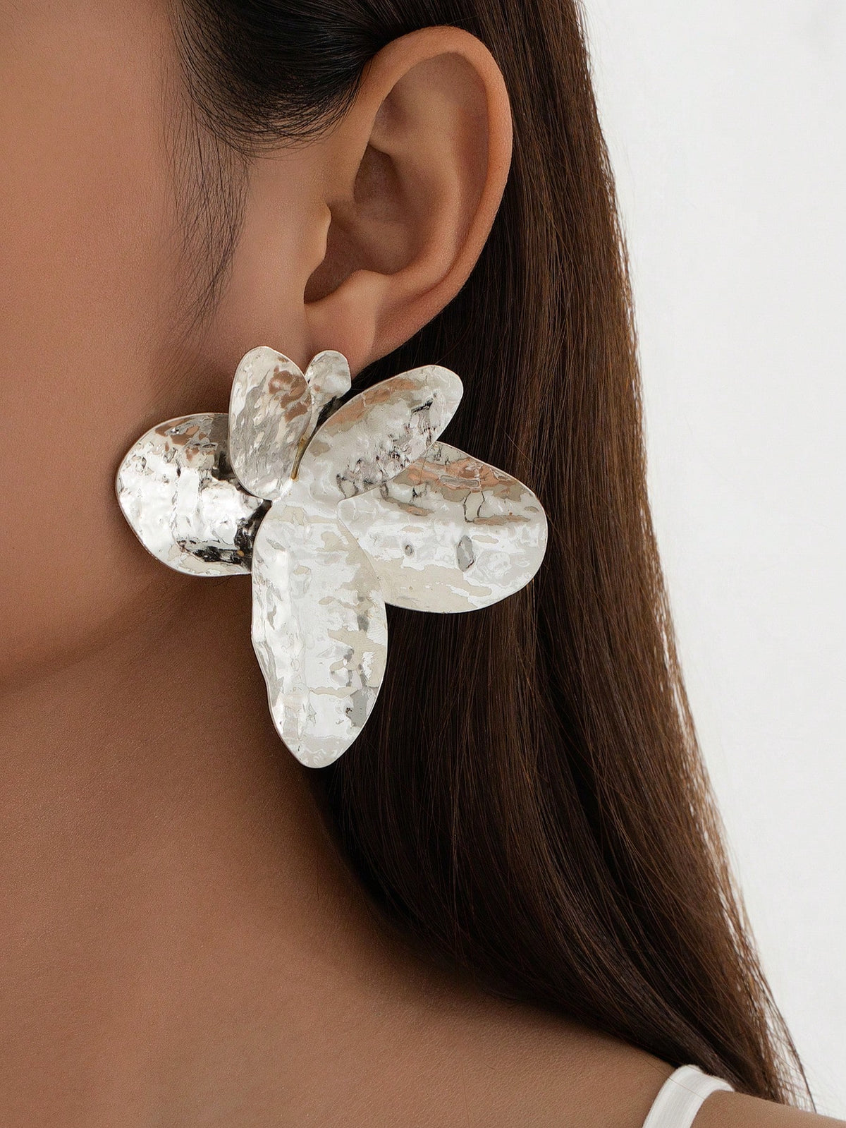 Women's Fashionable Metal Petal Oversized Stud Earrings