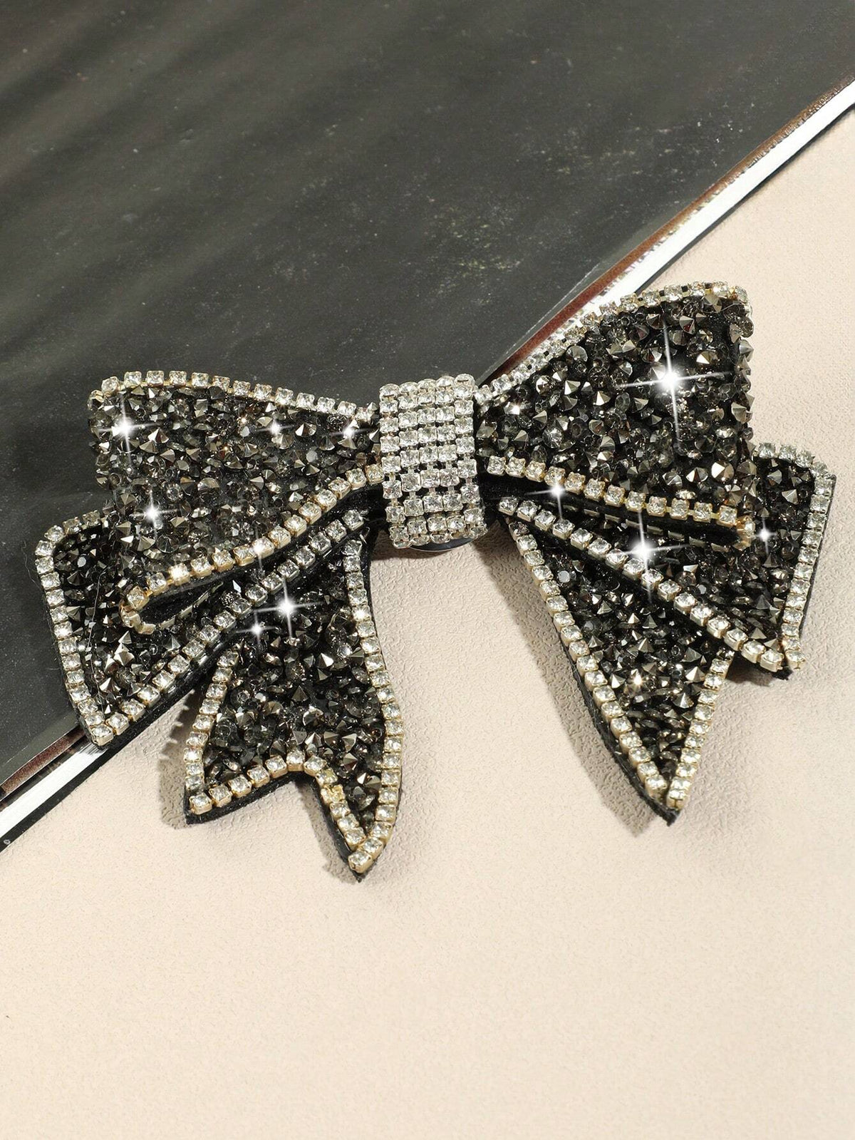 Women's Fashionable Sparkling Rhinestone Bow Tie Brooch
