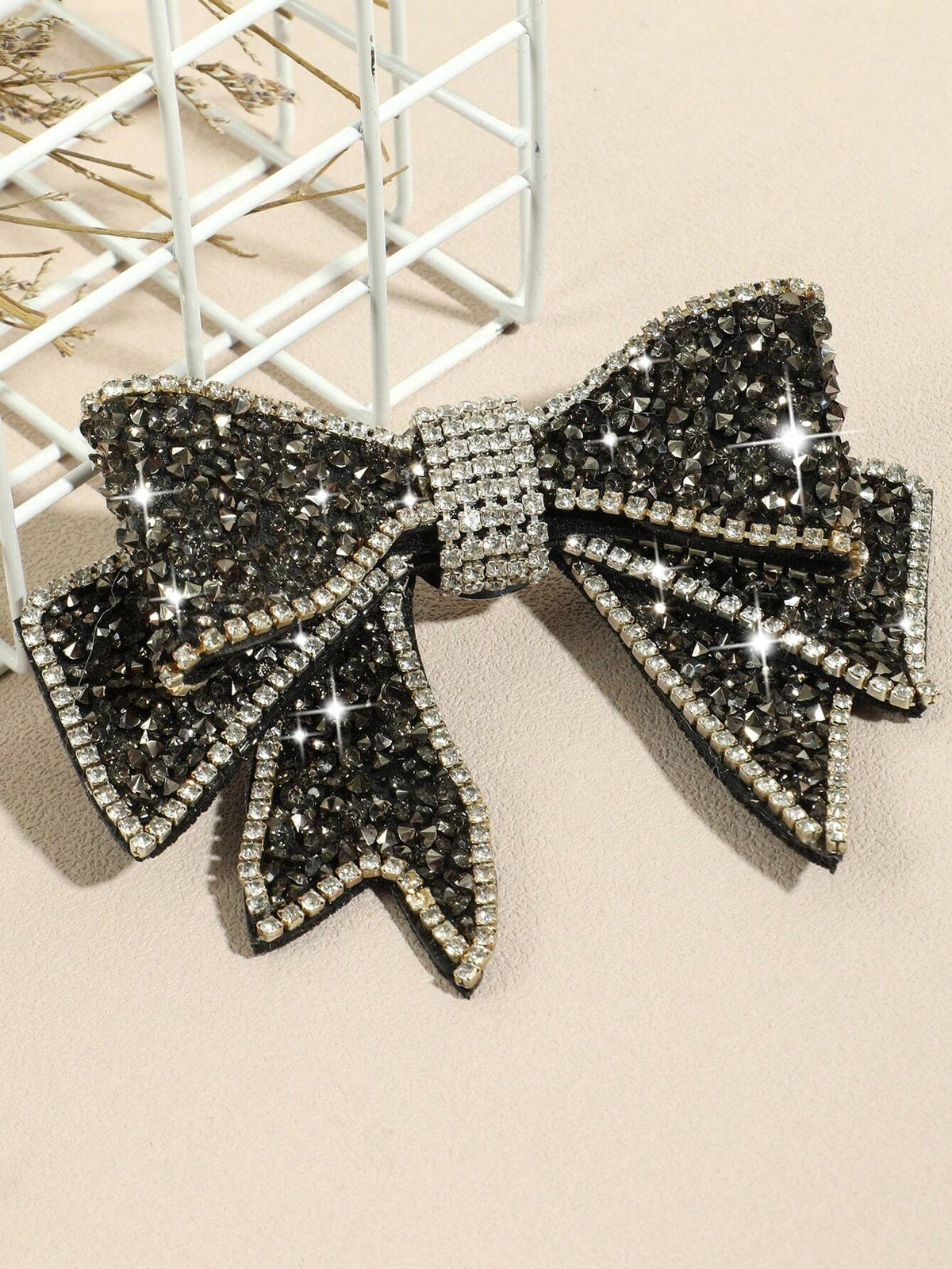 Women's Fashionable Sparkling Rhinestone Bow Tie Brooch