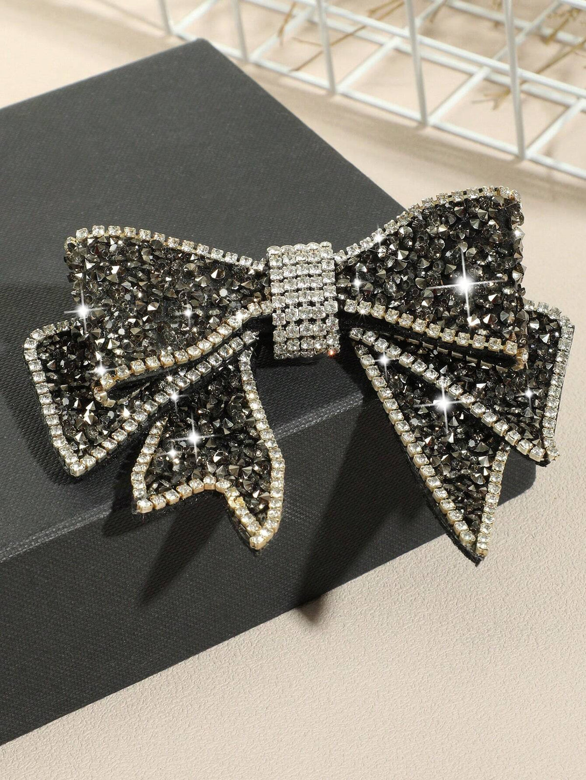 Women's Fashionable Sparkling Rhinestone Bow Tie Brooch