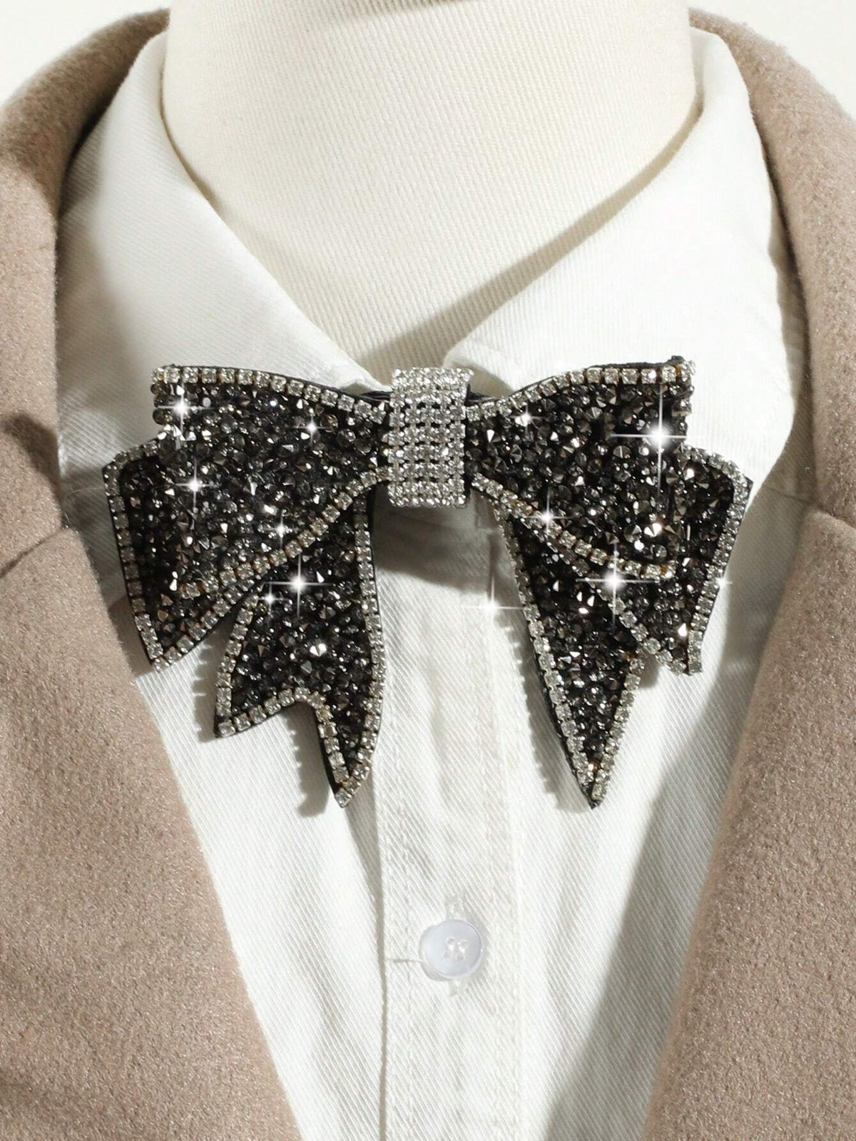 Women's Fashionable Sparkling Rhinestone Bow Tie Brooch