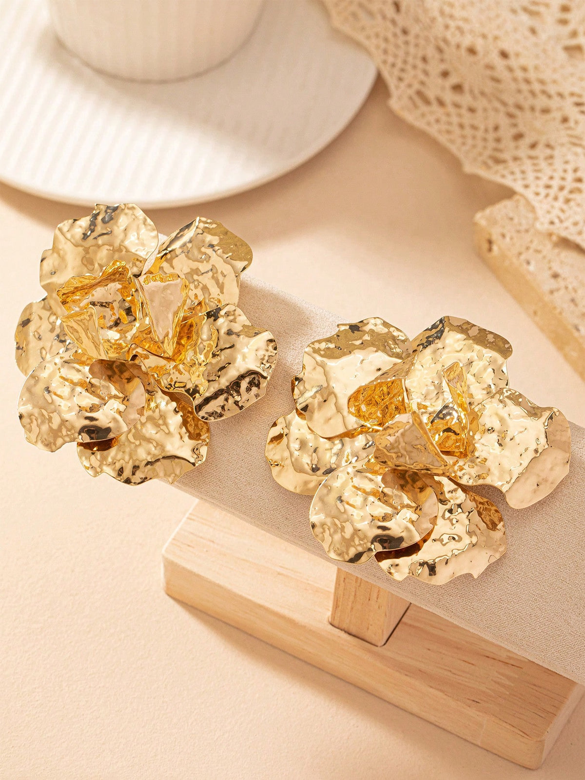 Women's Elegant Floral Textured Metal Flower Stud Earrings