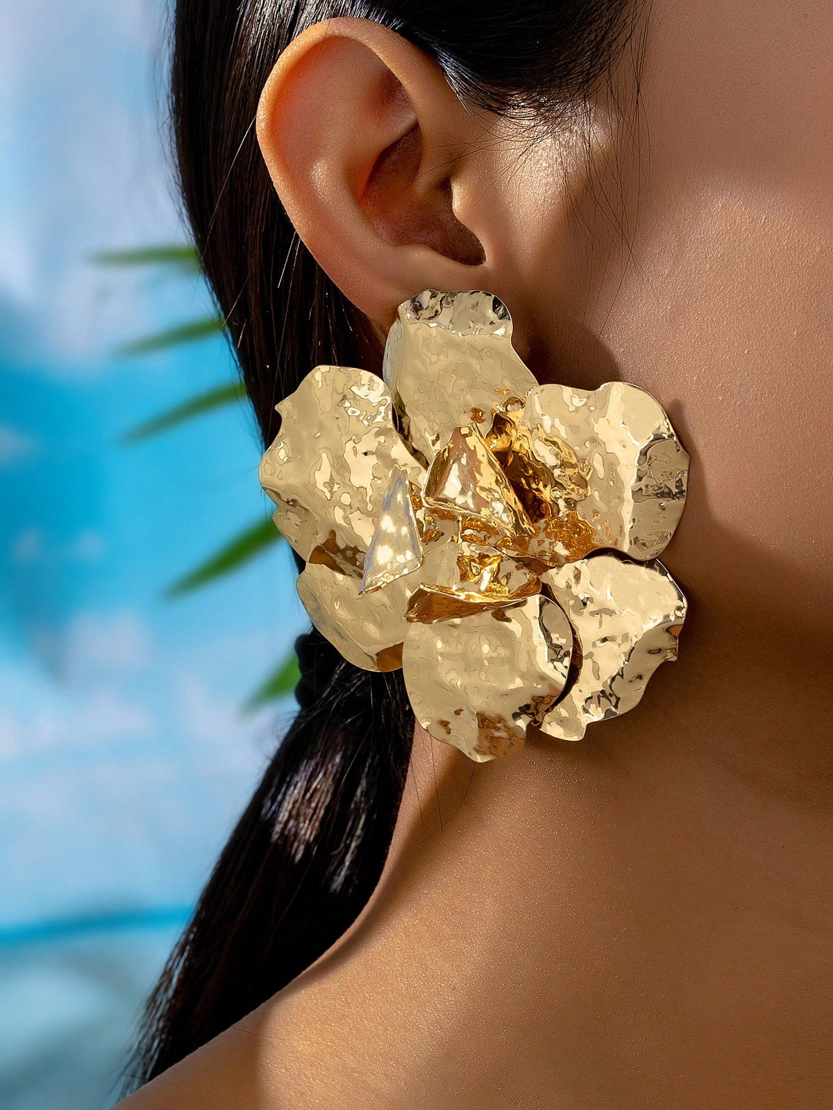 Women's Elegant Floral Textured Metal Flower Stud Earrings