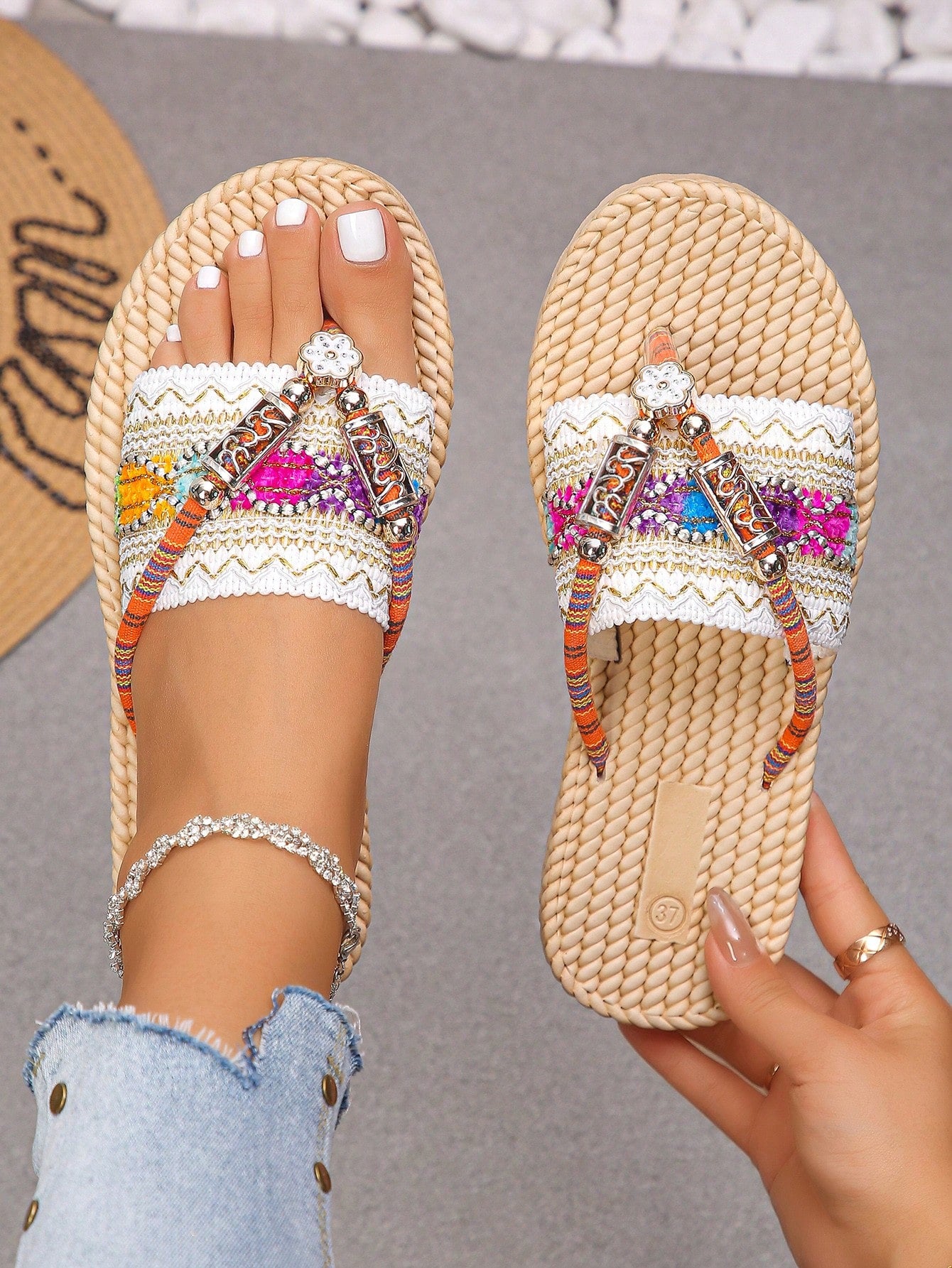 Women's Floral Embroidered Bohemian Casual Flat Flip-Flops