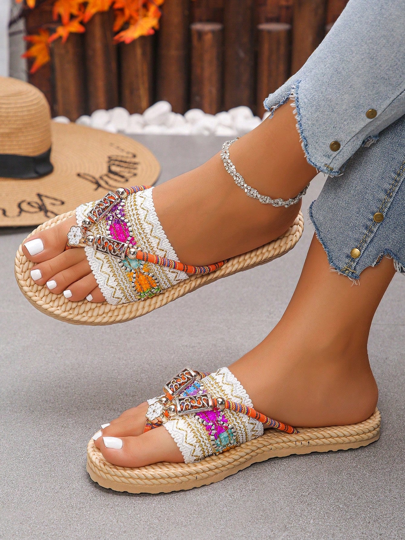 Women's Floral Embroidered Bohemian Casual Flat Flip-Flops