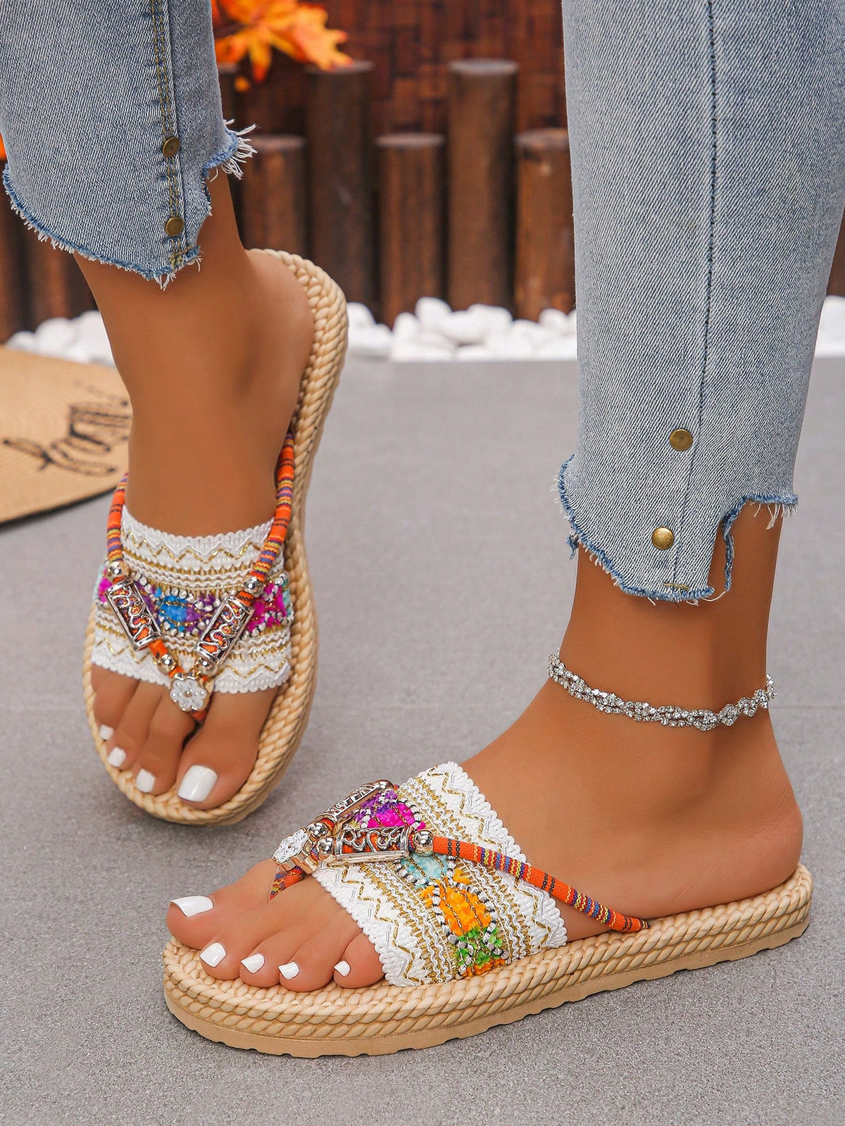 Women's Floral Embroidered Bohemian Casual Flat Flip-Flops