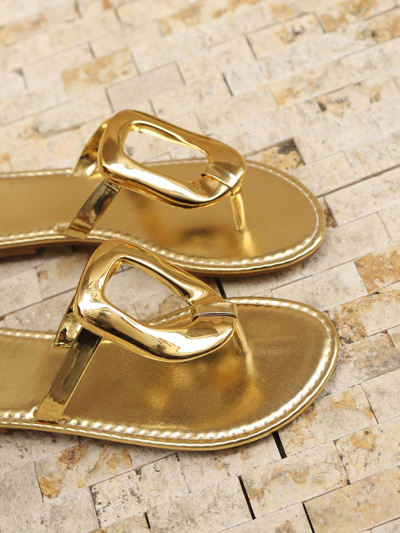 Women's Summer Flat Sandals Open Toe Metallic Buckle Gold