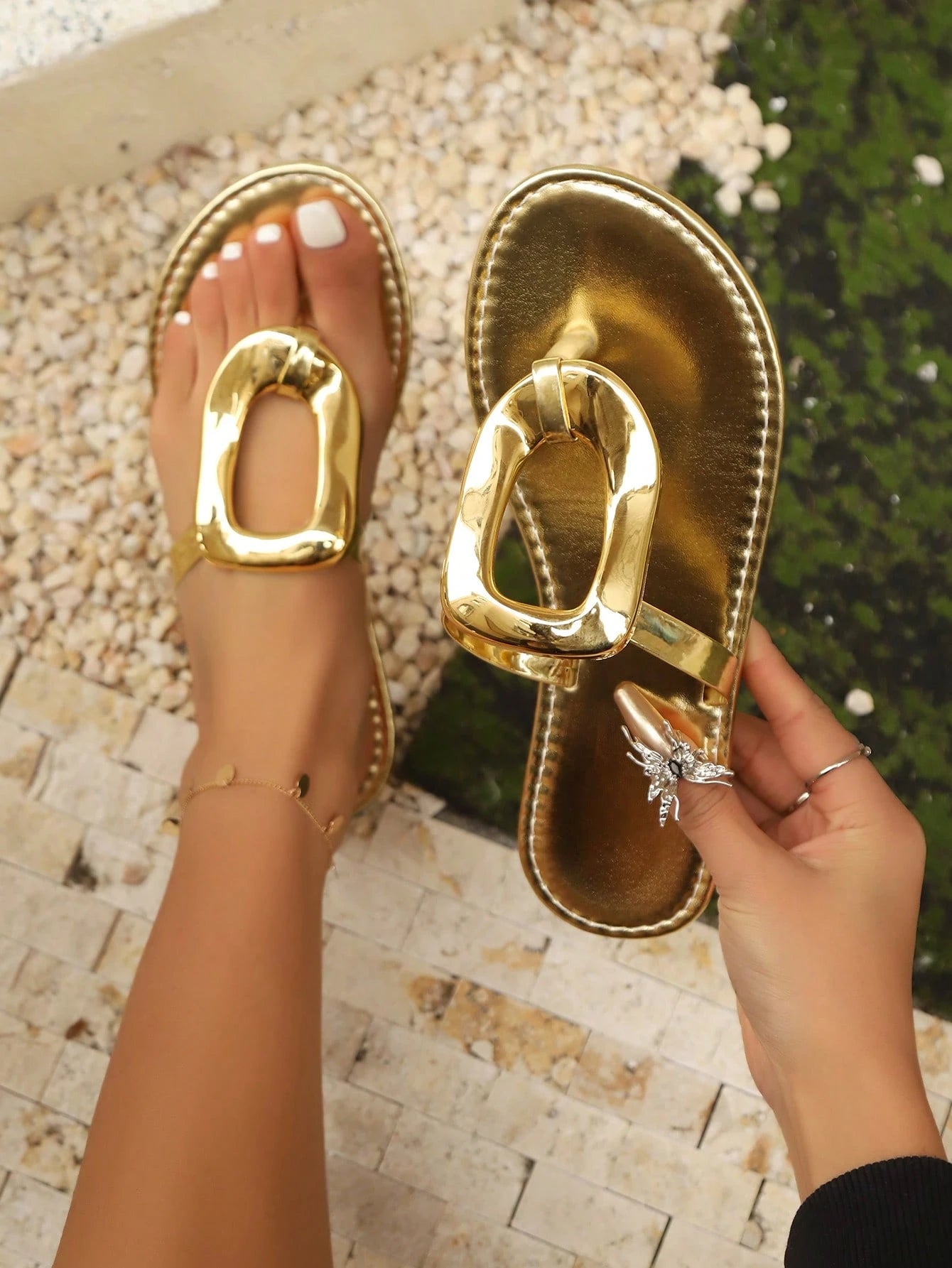 Women's Summer Flat Sandals Open Toe Metallic Buckle Gold