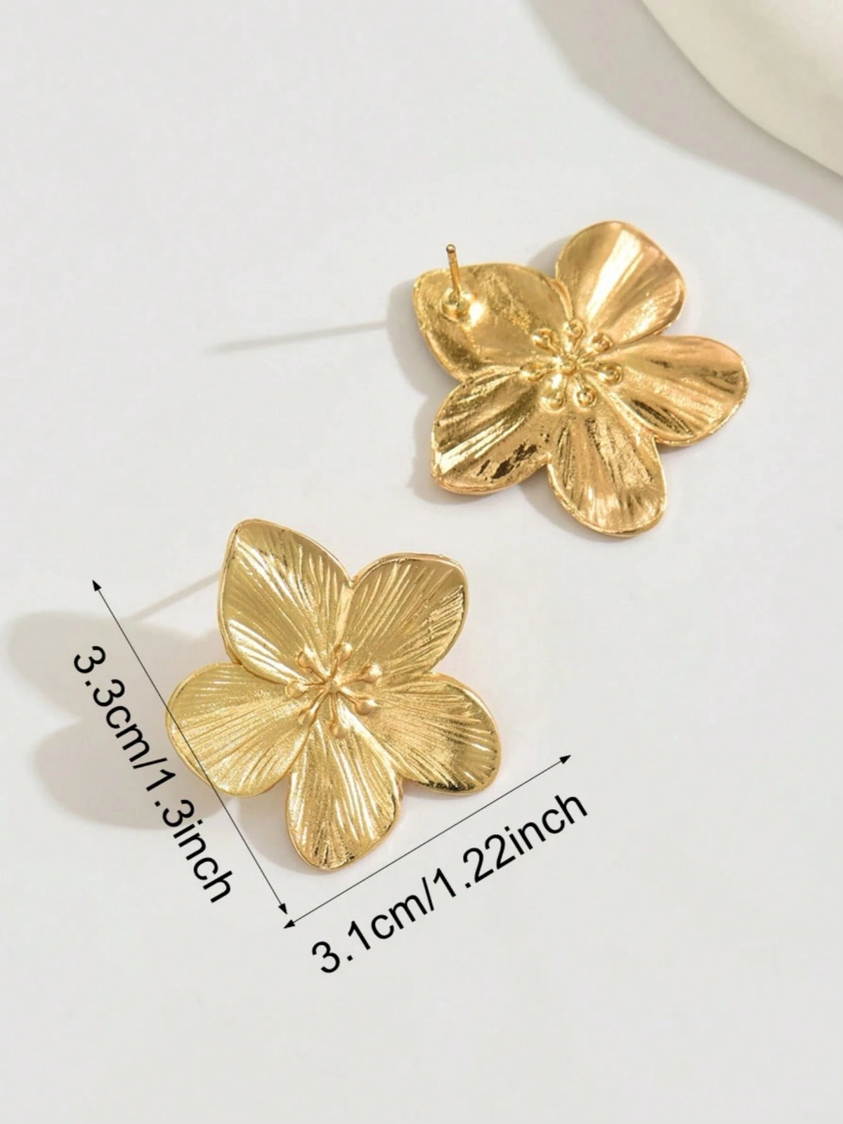Women's Retro Floral Metal Flower Stud Earrings