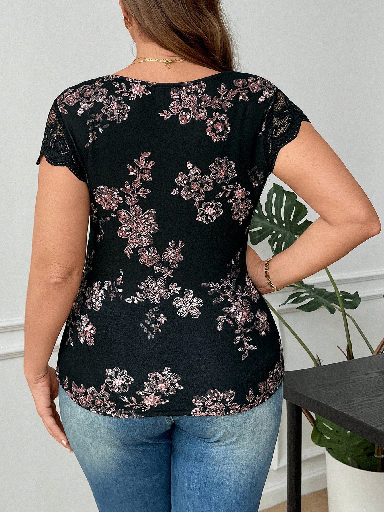 Women's Plus Size Elegant Floral Print Lace Patchwork T-Shirt