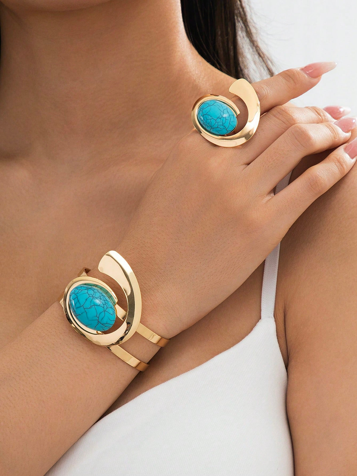 Women's Fashionable Metal Embedded Pearl Bracelet & Ring Set