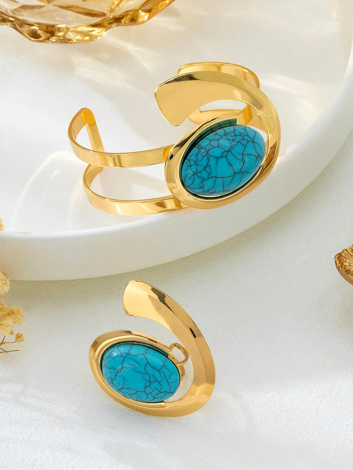 Women's Fashionable Metal Embedded Pearl Bracelet & Ring Set