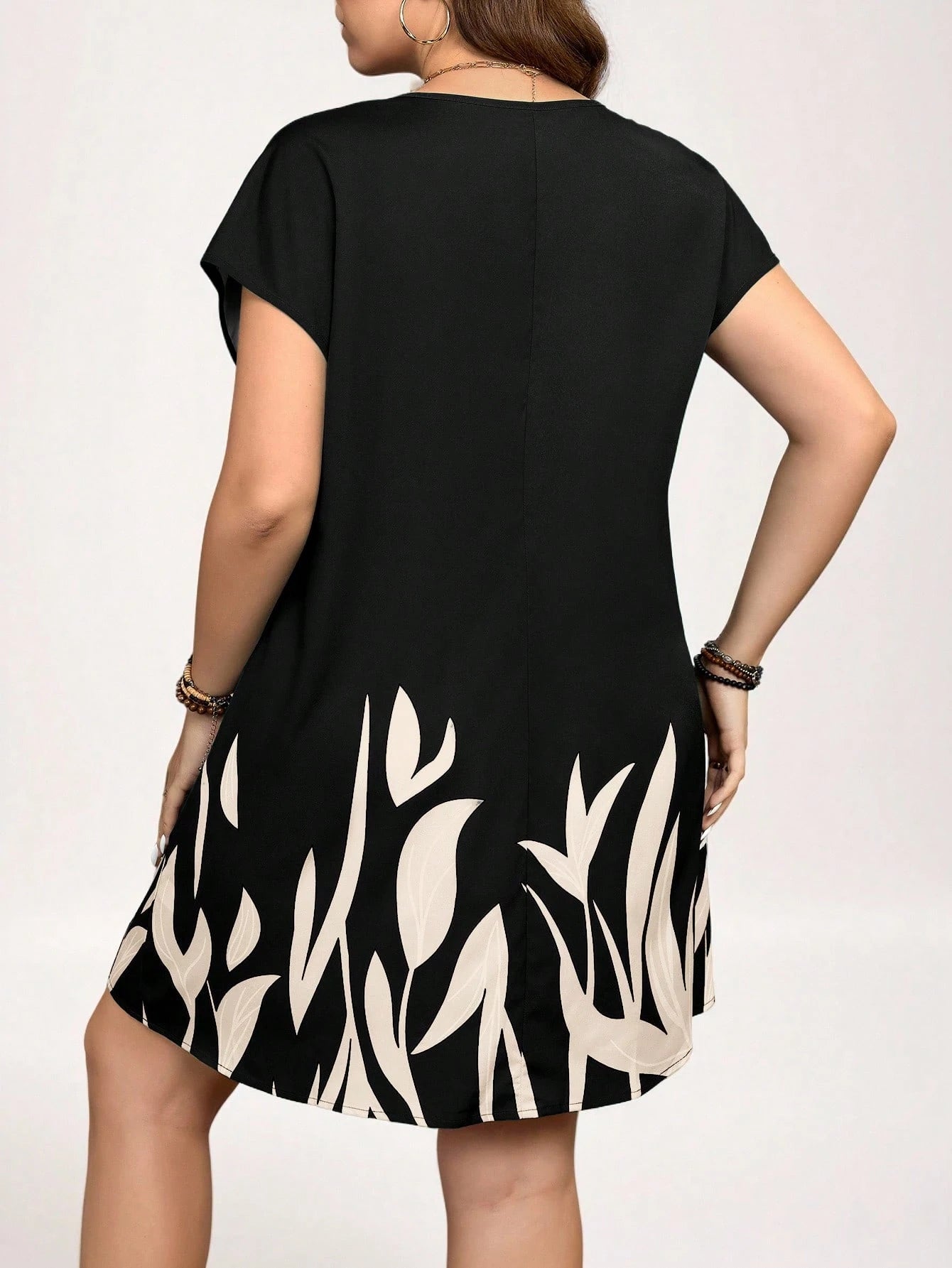 SHEIN LUNE Plus Size Women's Floral Print V-Neck Dress Black