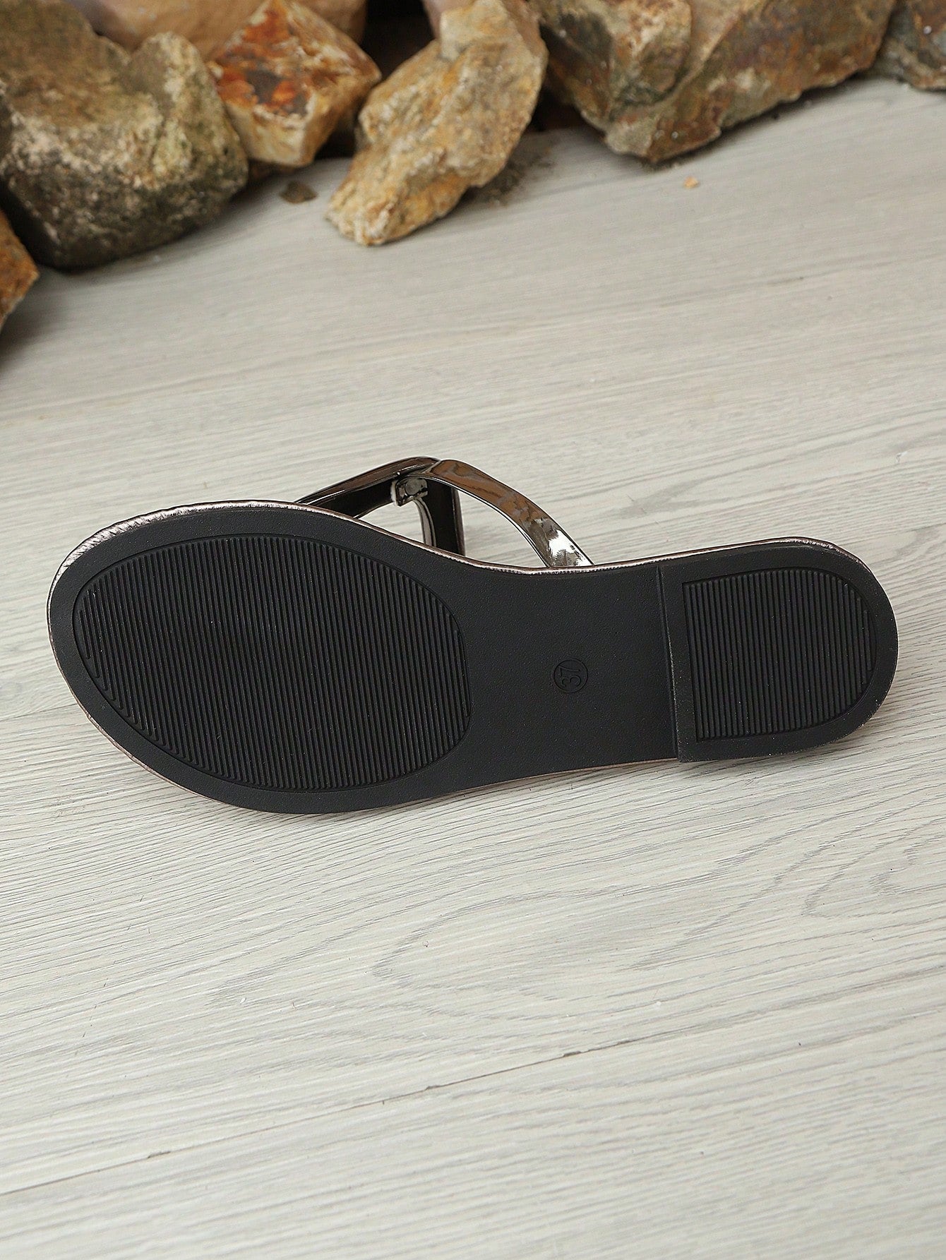 Women's Casual Metal Buckle Thong Flat Sandals