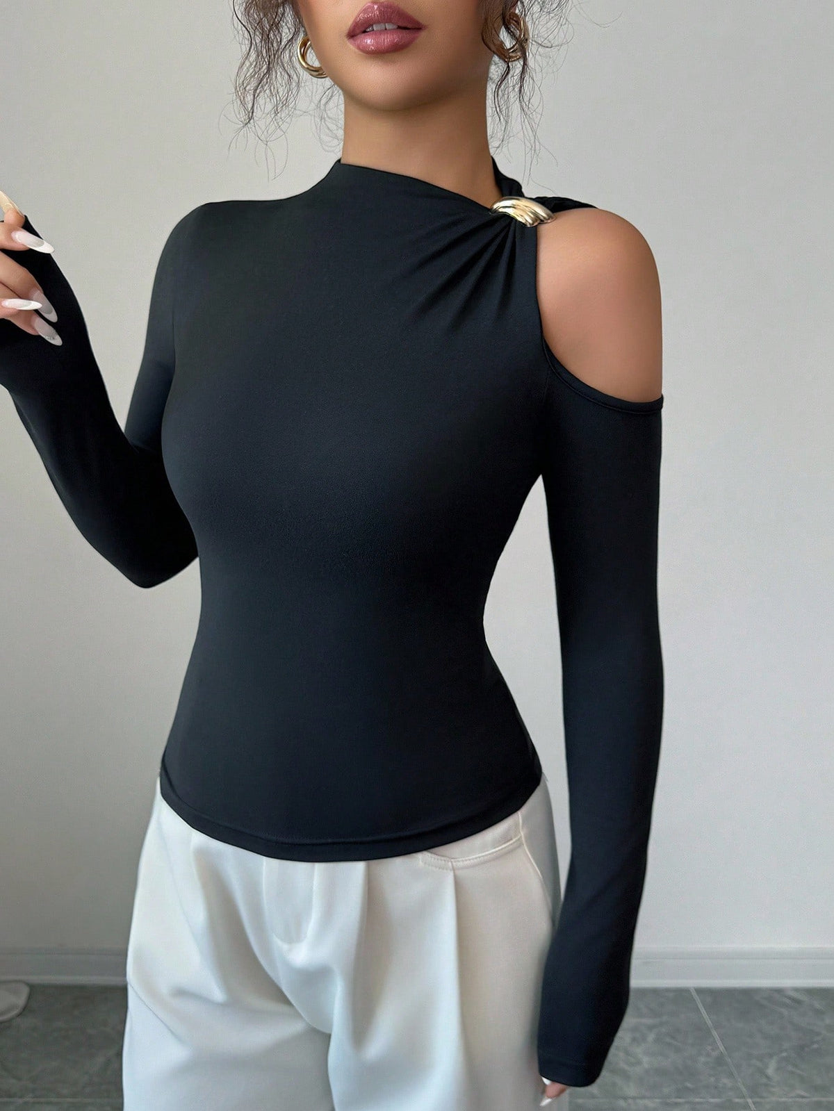 Women's Cold Shoulder Long Sleeve Slim Fit T-Shirt