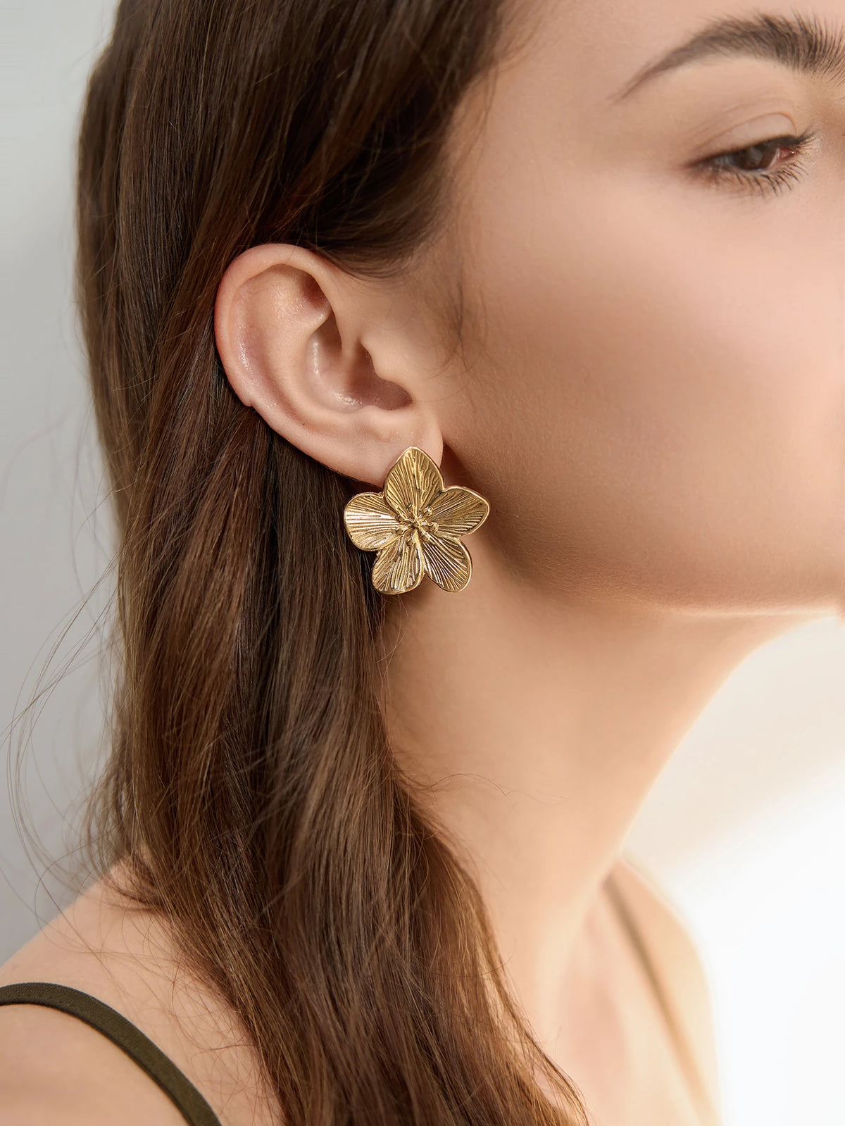 Women's Retro Floral Metal Flower Stud Earrings