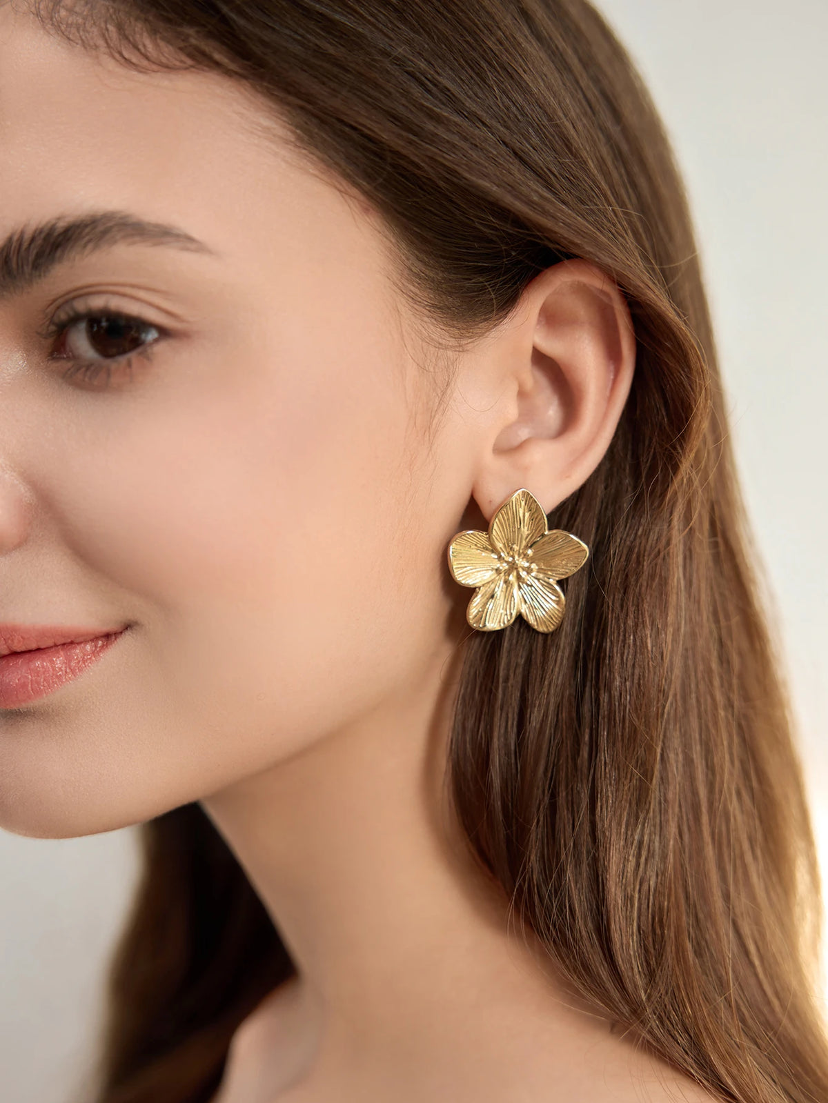 Women's Retro Floral Metal Flower Stud Earrings