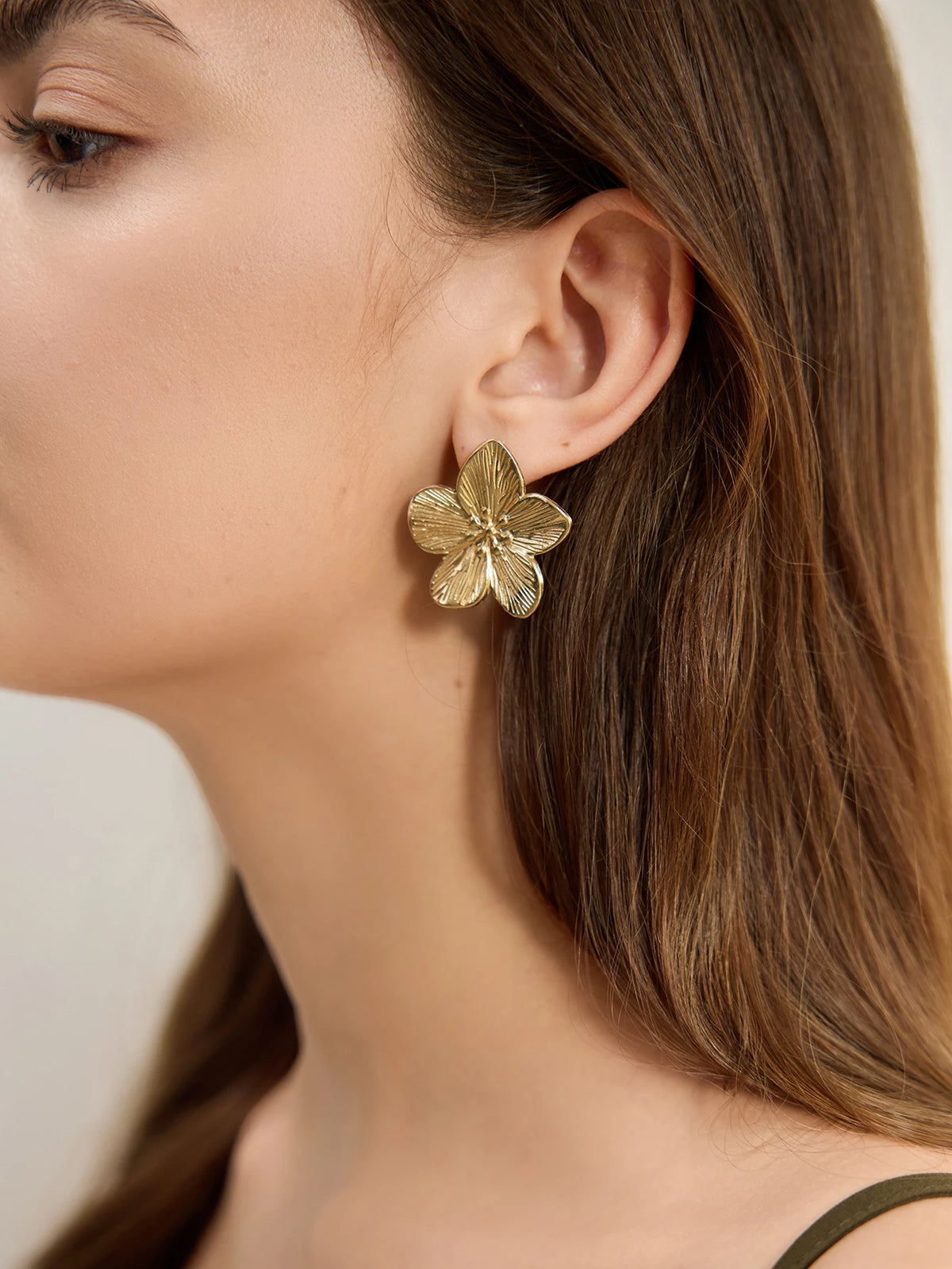 Women's Retro Floral Metal Flower Stud Earrings