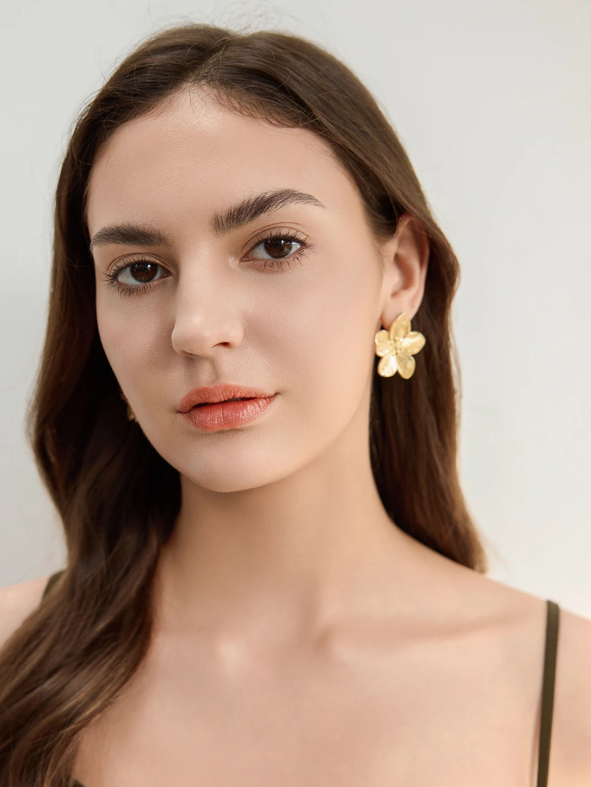 Women's Retro Floral Metal Flower Stud Earrings