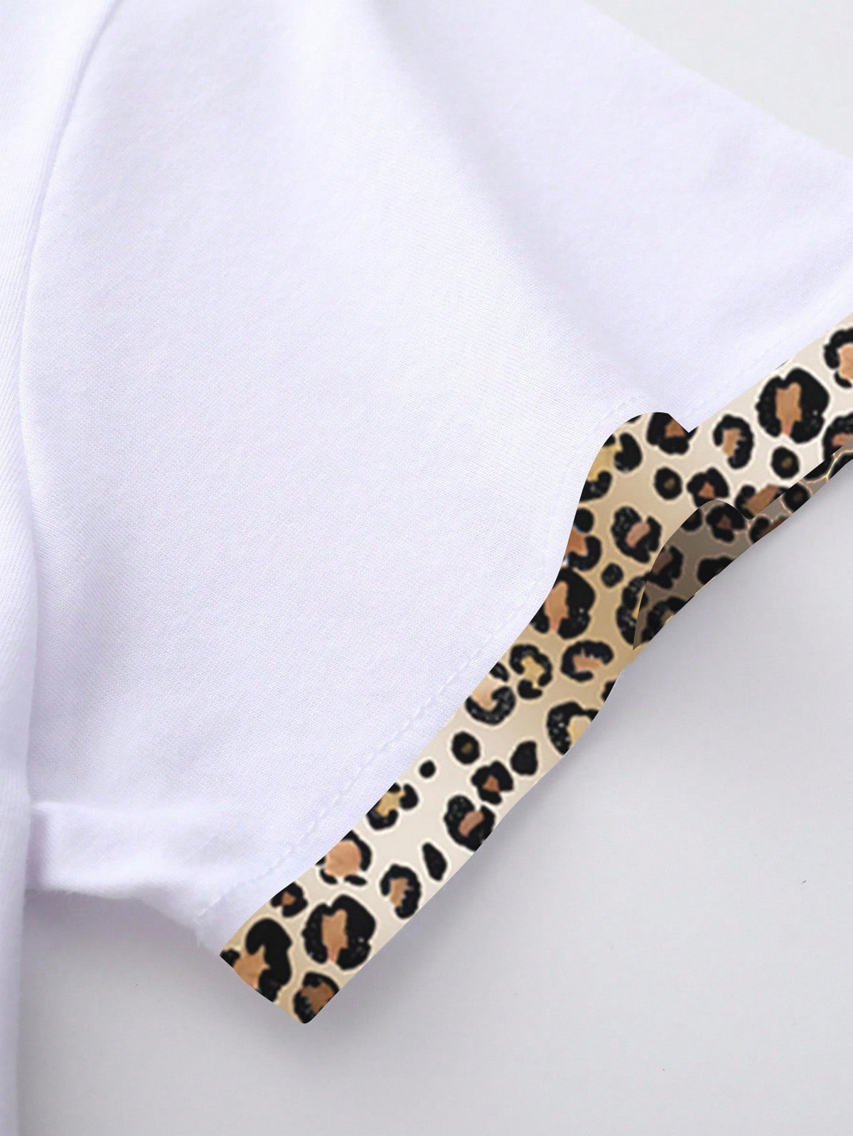 Women's Leopard Print Bow Decor Round Neck T-Shirt White