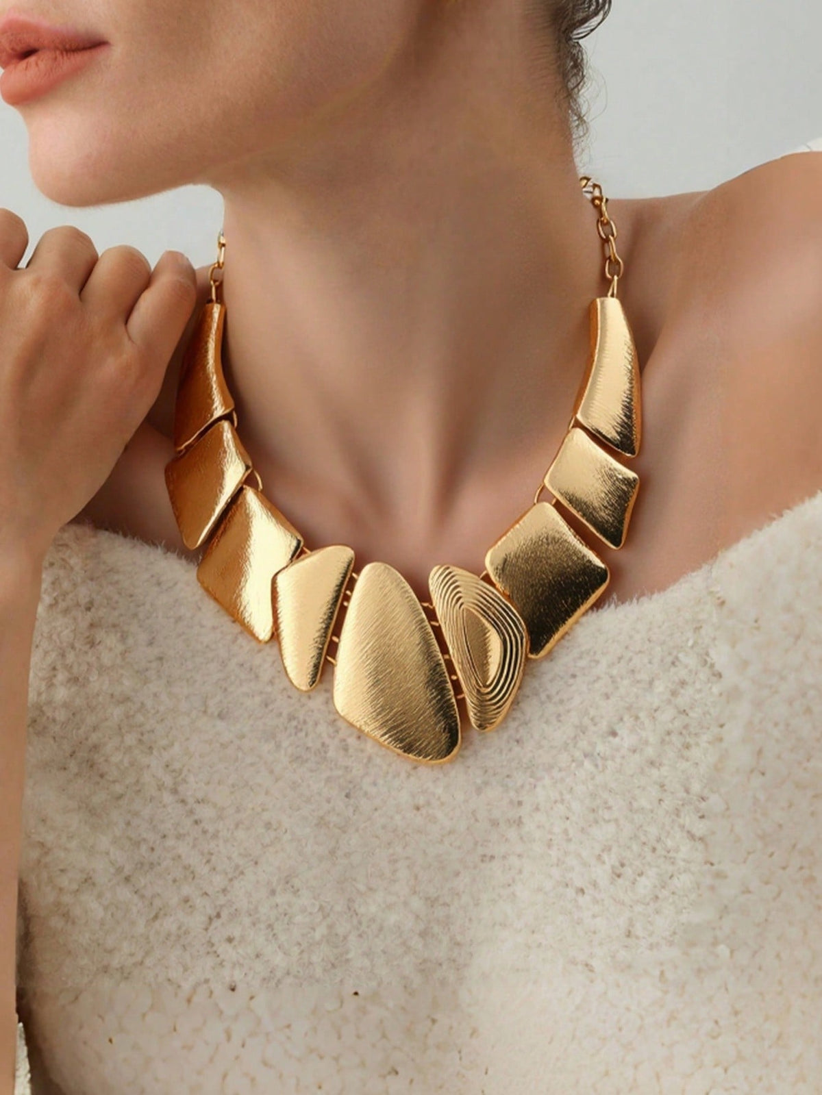 Women's Geometric Hammered Metal Splice Bib Necklace