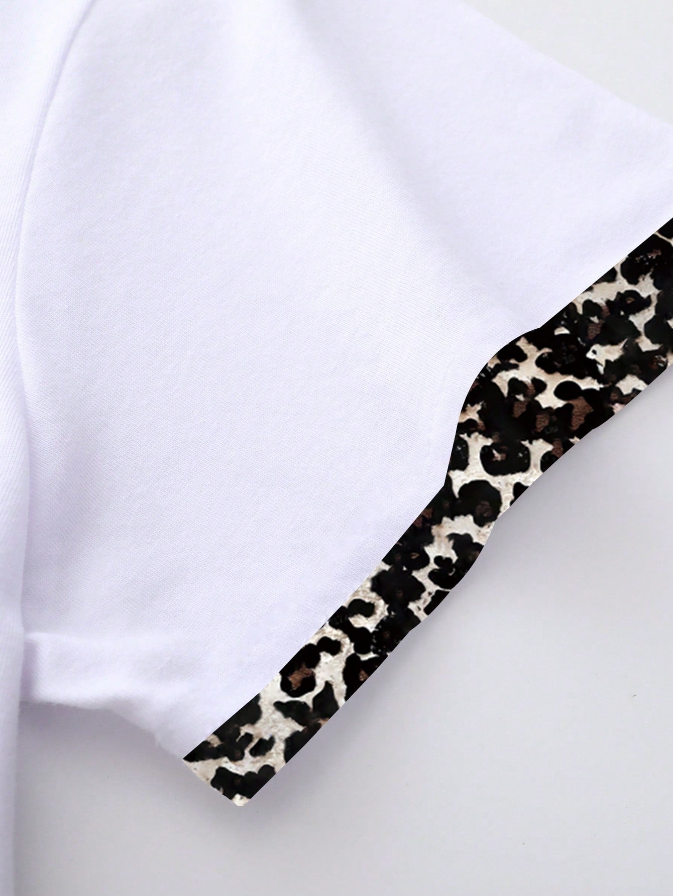 Resyla Women's Leopard Print Numeric Graphic Round Neck T-Shirt