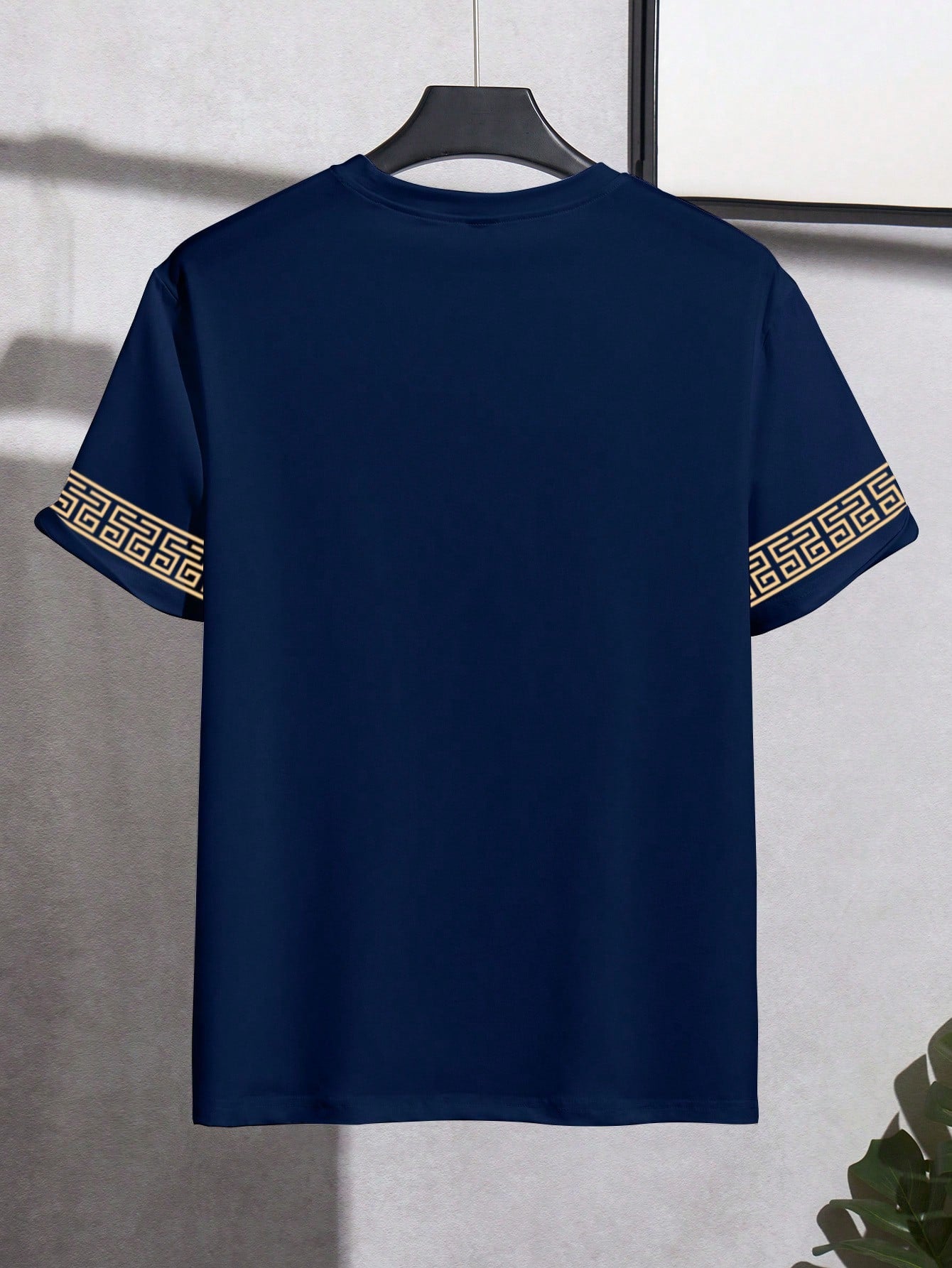 Calvornis Men's Short Sleeve T-Shirt Navy Floral Gold Icon