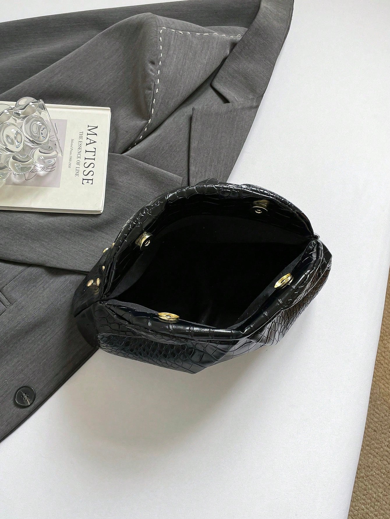 Women's Casual Pleated Cloud Pattern Rivet PU Handbag