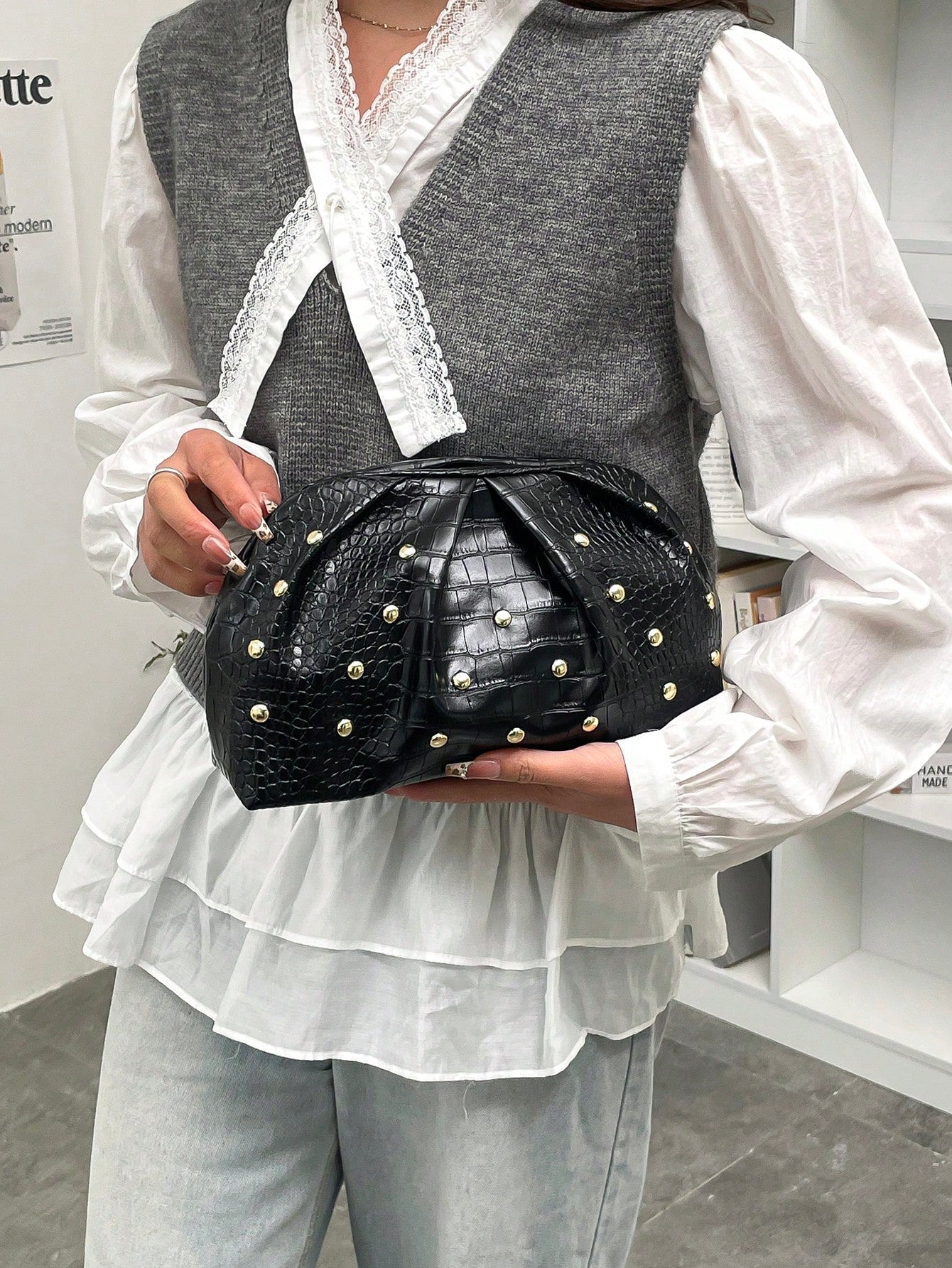 Women's Casual Pleated Cloud Pattern Rivet PU Handbag