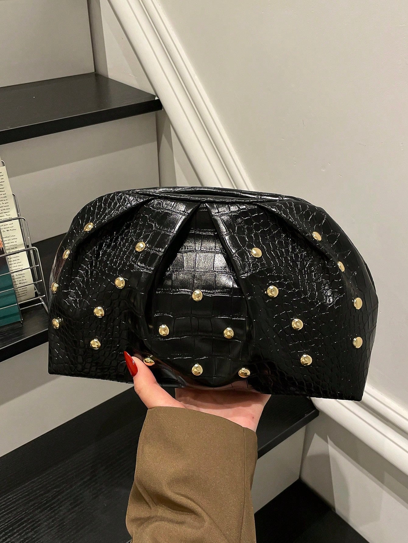Women's Casual Pleated Cloud Pattern Rivet PU Handbag