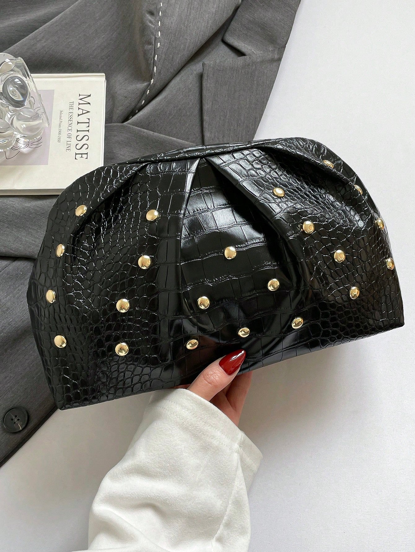 Women's Casual Pleated Cloud Pattern Rivet PU Handbag