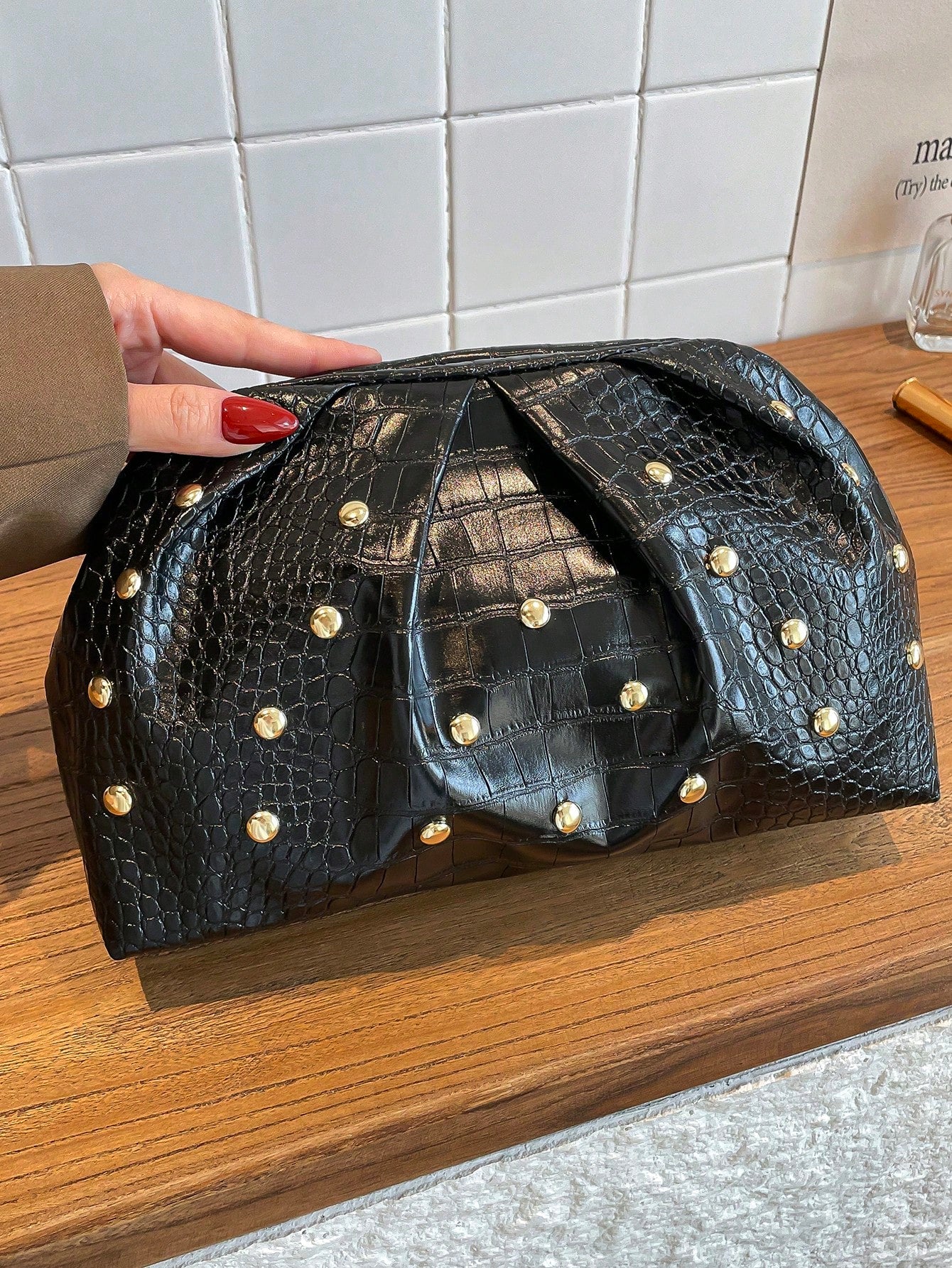 Women's Casual Pleated Cloud Pattern Rivet PU Handbag