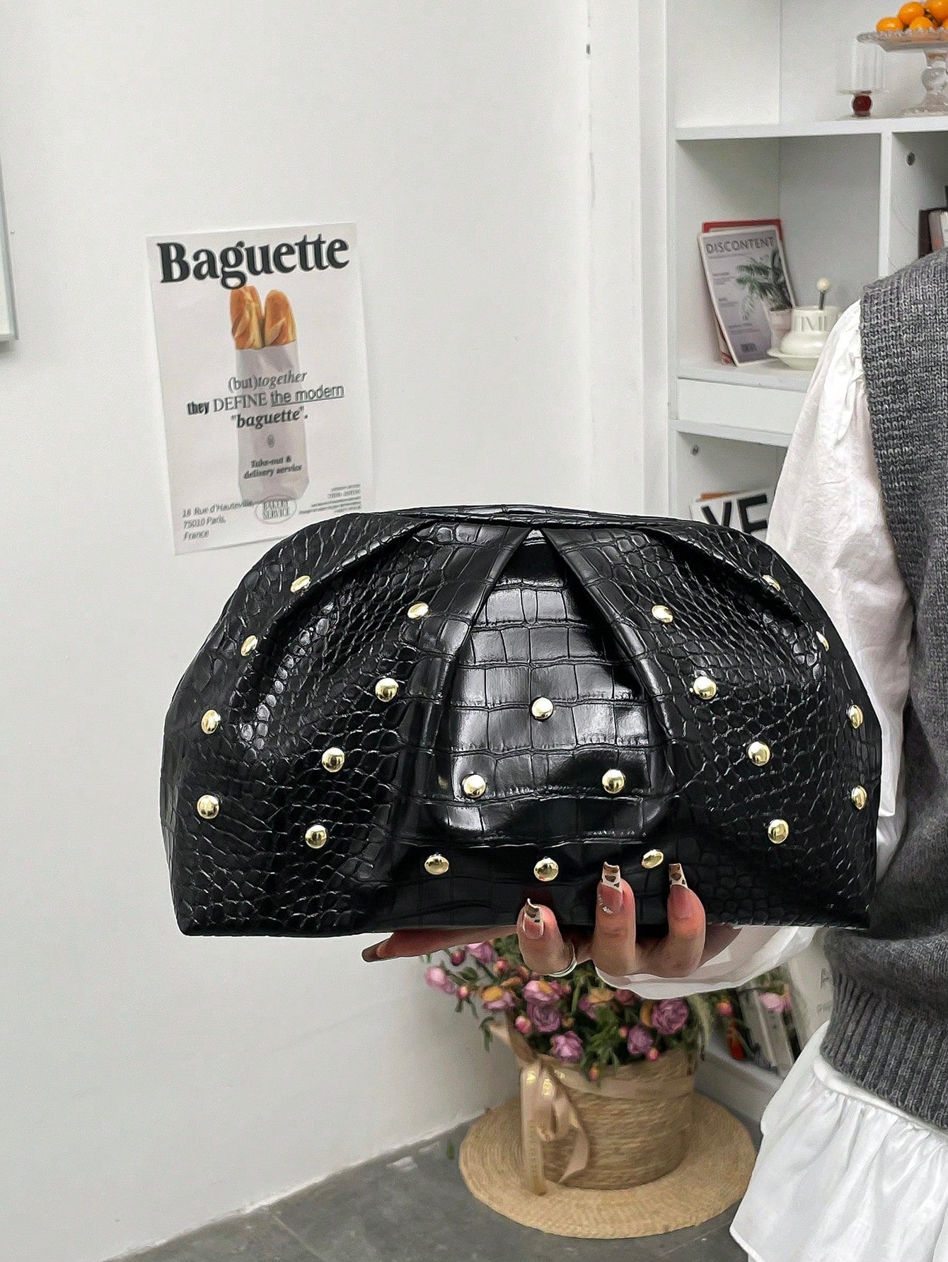 Women's Casual Pleated Cloud Pattern Rivet PU Handbag