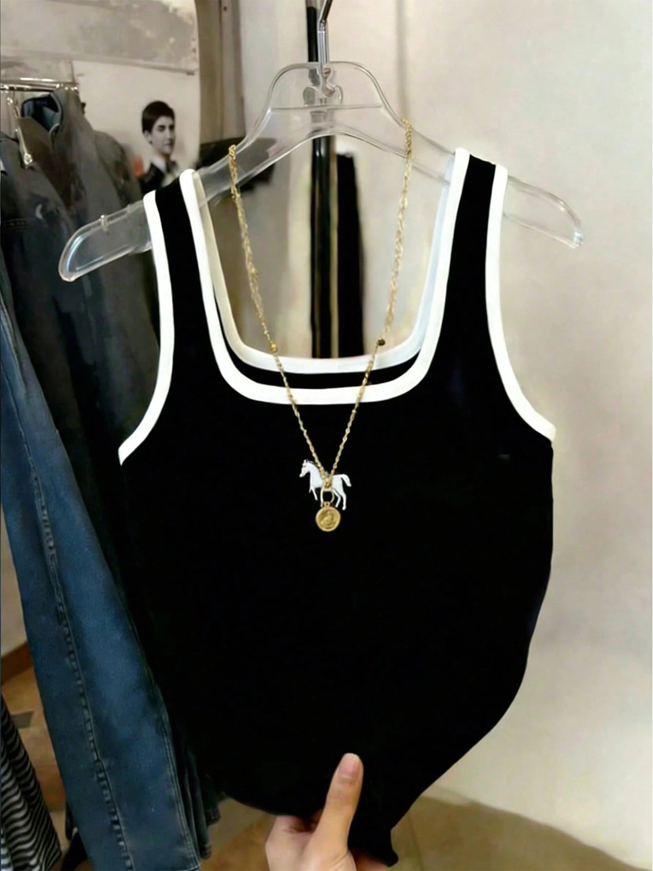 Women's Contrast Color Embroidered Slim Fit Tank Top