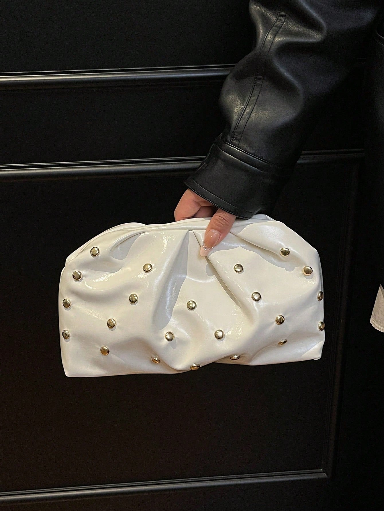 Women's Retro Minimalist Rivet Pleated Handbag