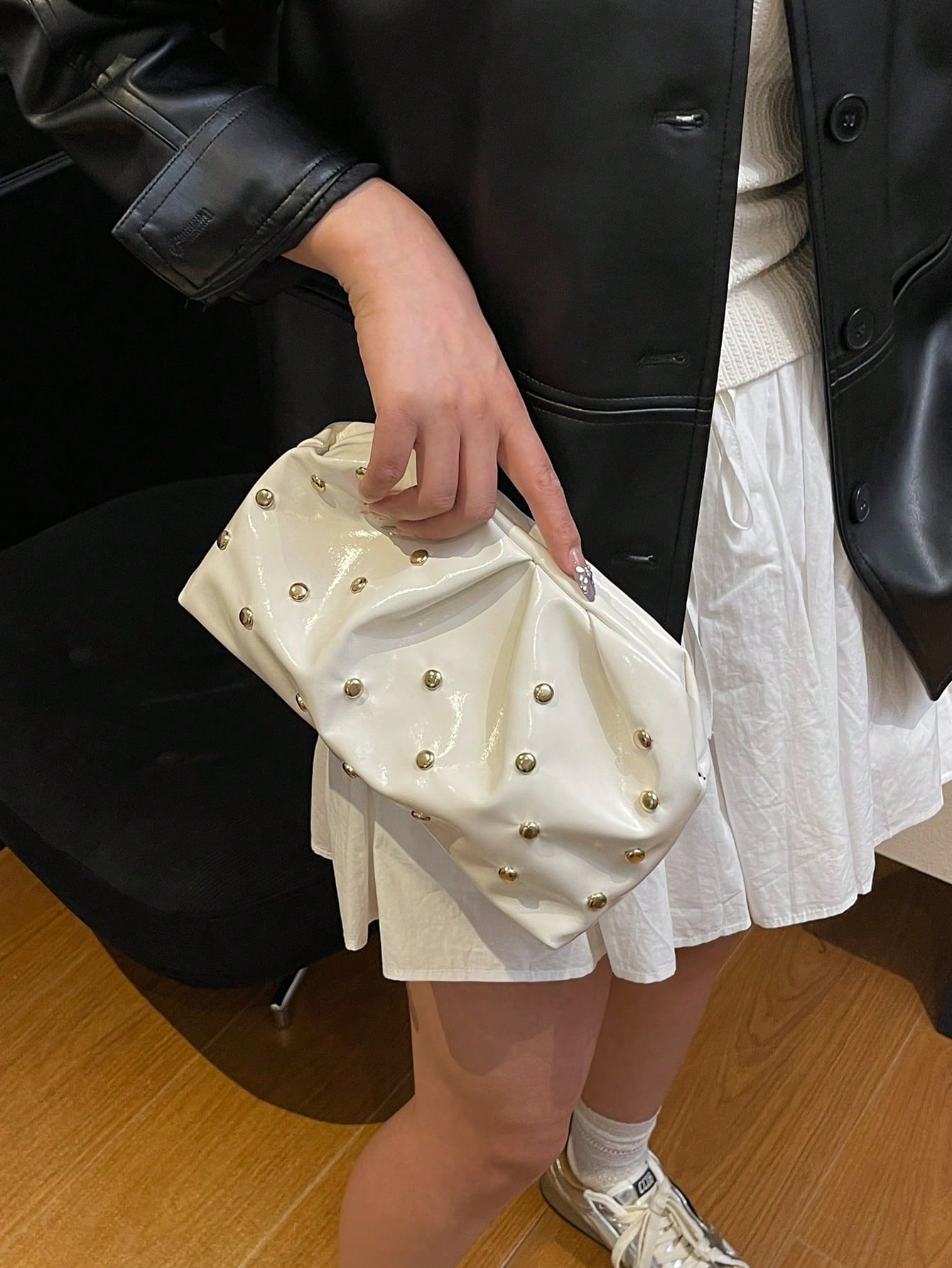 Women's Retro Minimalist Rivet Pleated Handbag