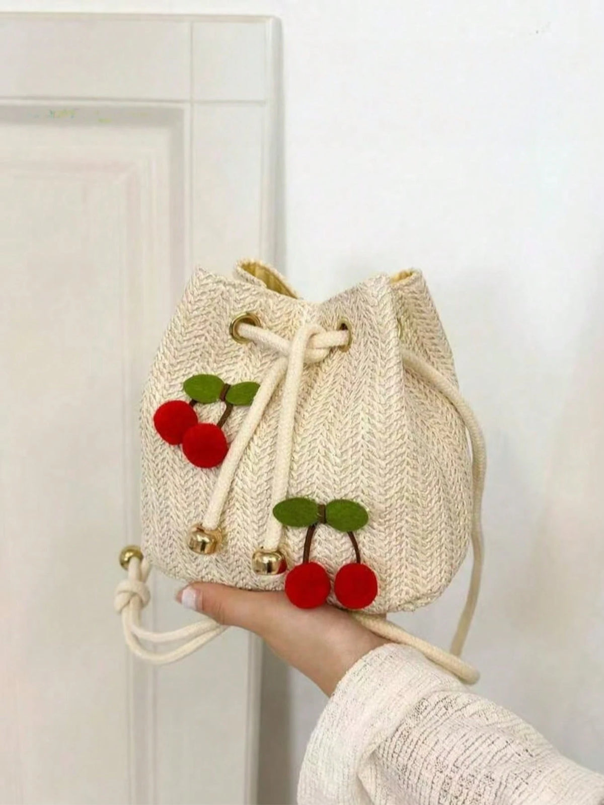 Women's Strawberry Straw Woven Drawstring Bucket Shoulder Bag