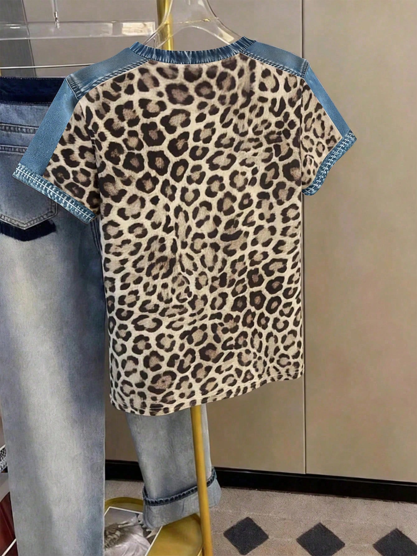 Resyla Women's Regular Fit Leopard Print Round Neck Short Sleeve T-Shirt