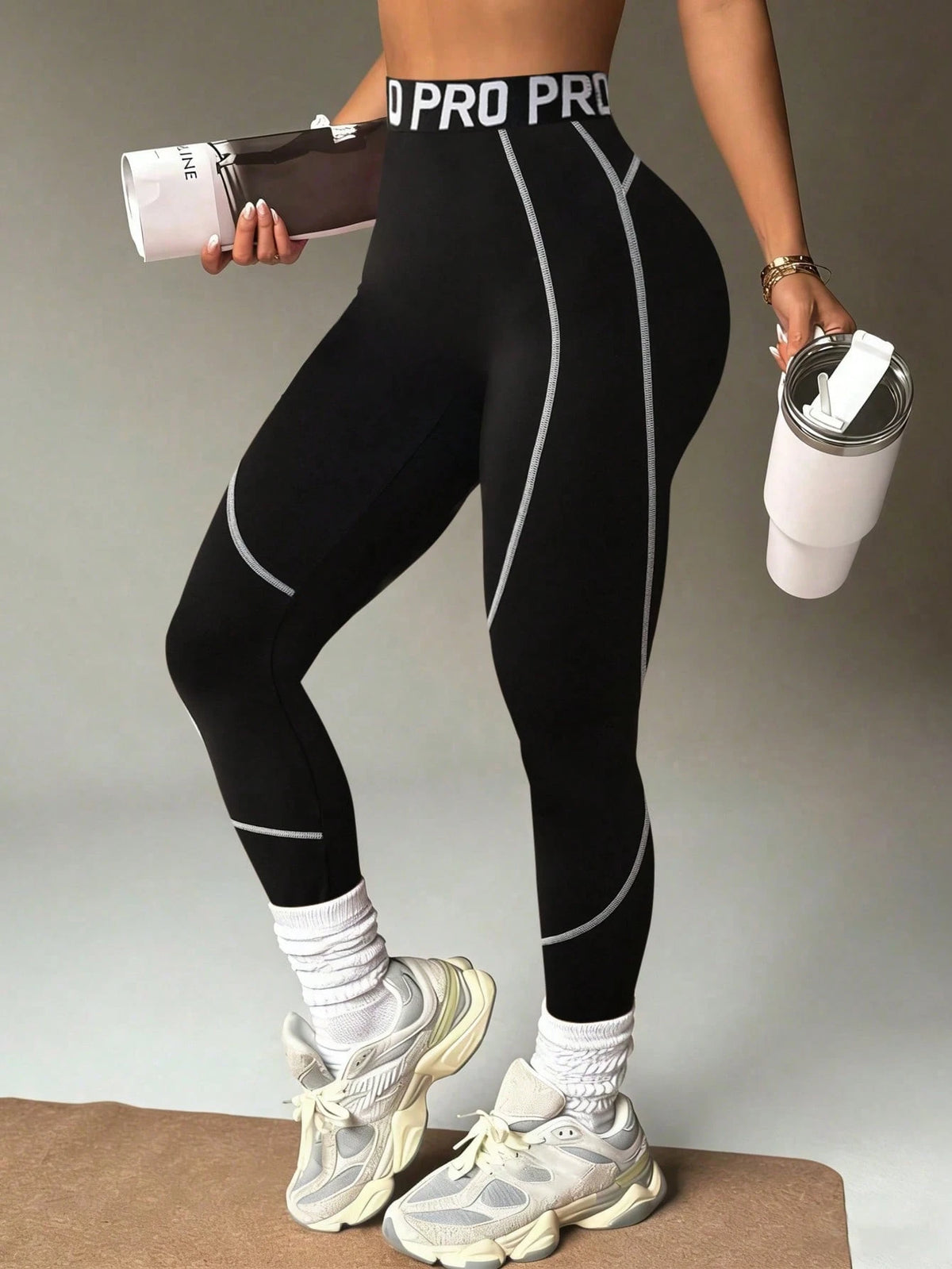 Women's Black Contrast Waistband Graphic Cropped Sports Leggings