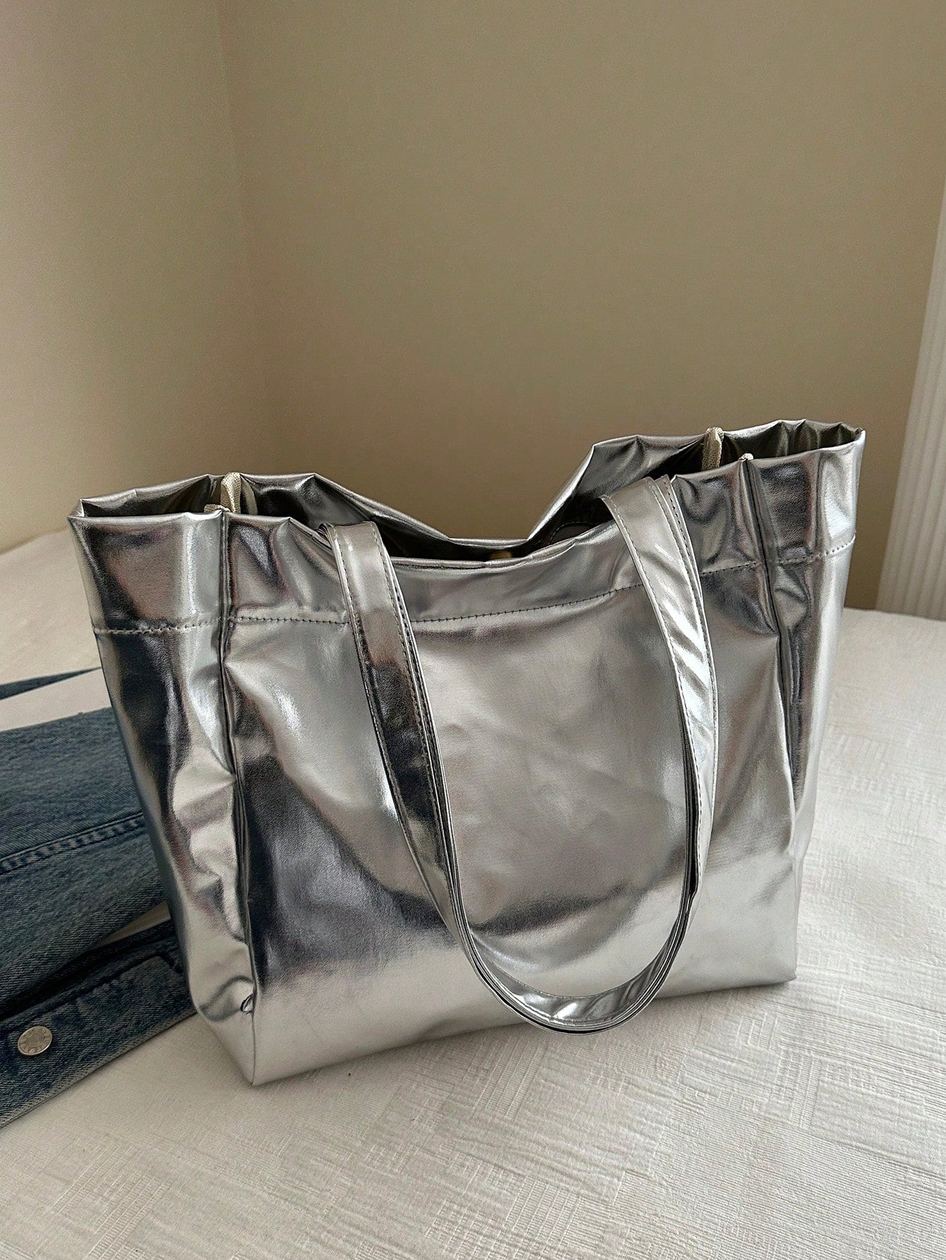 Women's Glossy Large Capacity Minimalist Shoulder Tote Bag