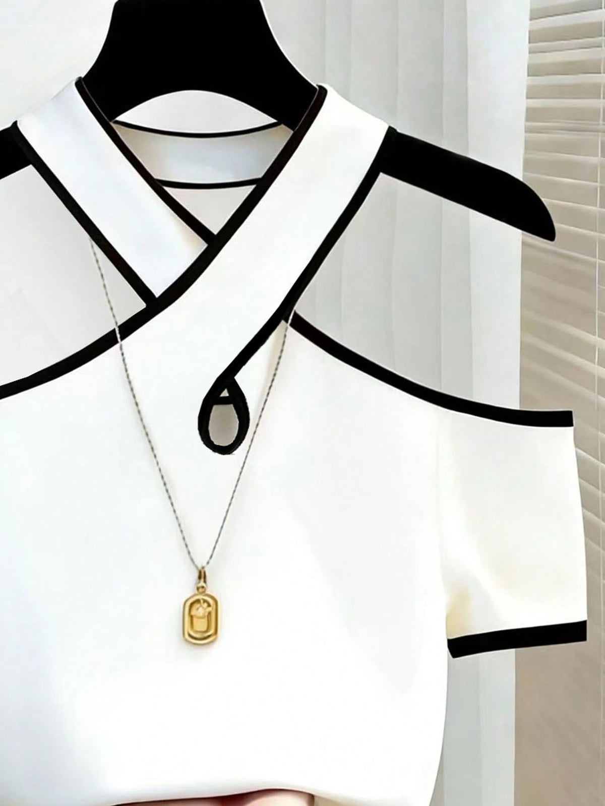 Women's Contrast Trim Off Shoulder Fashion Elegant T-Shirt