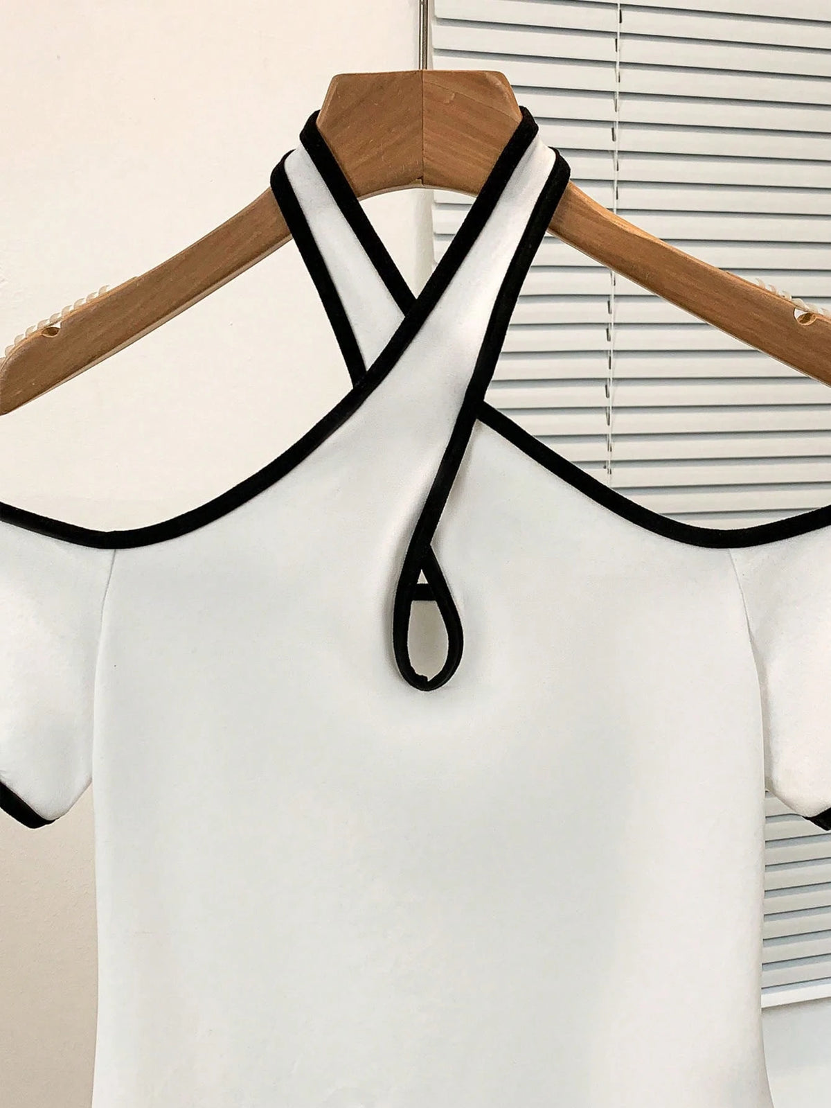 Women's Contrast Trim Off Shoulder Fashion Elegant T-Shirt