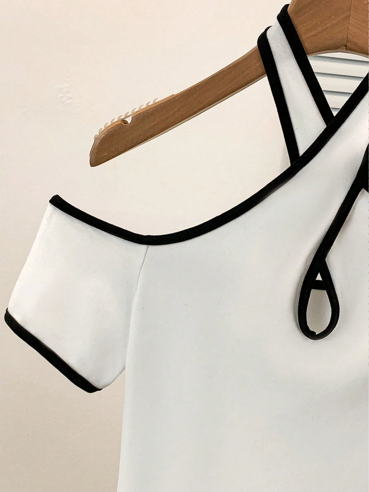 Women's Contrast Trim Off Shoulder Fashion Elegant T-Shirt